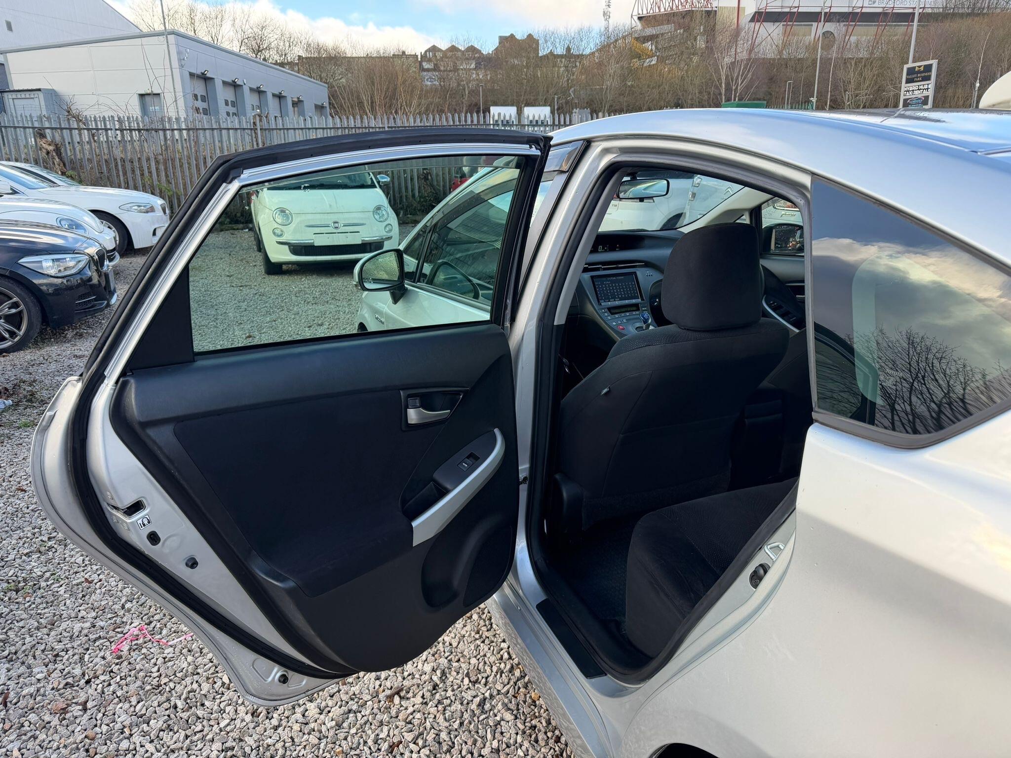 Toyota Prius - Image 11