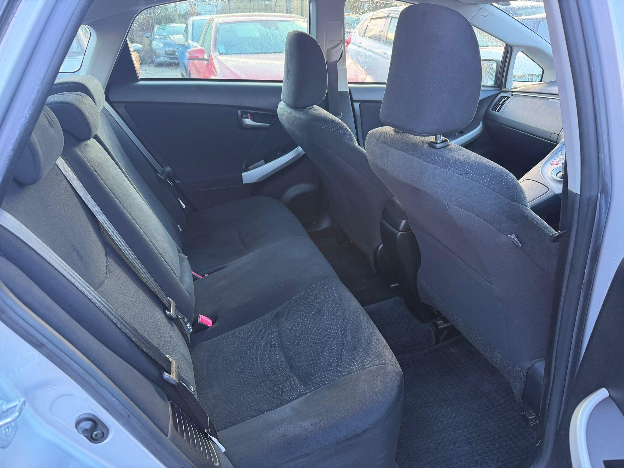 Toyota Prius - Image 12