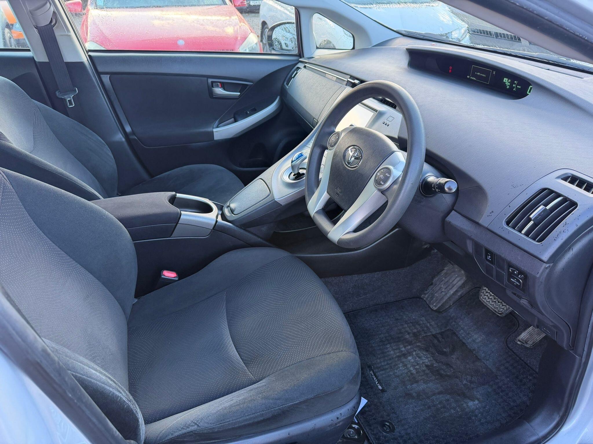 Toyota Prius - Image 13