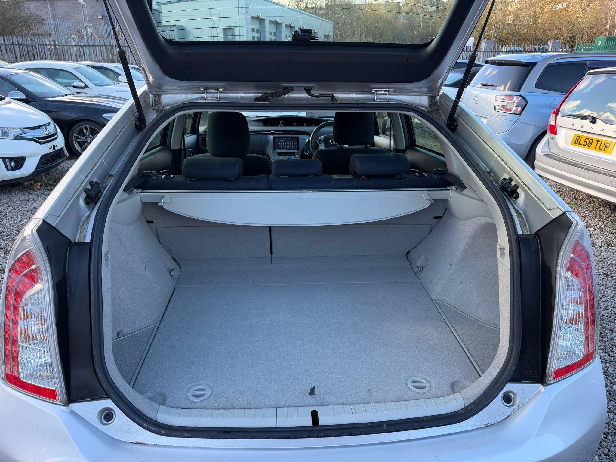 Toyota Prius - Image 15