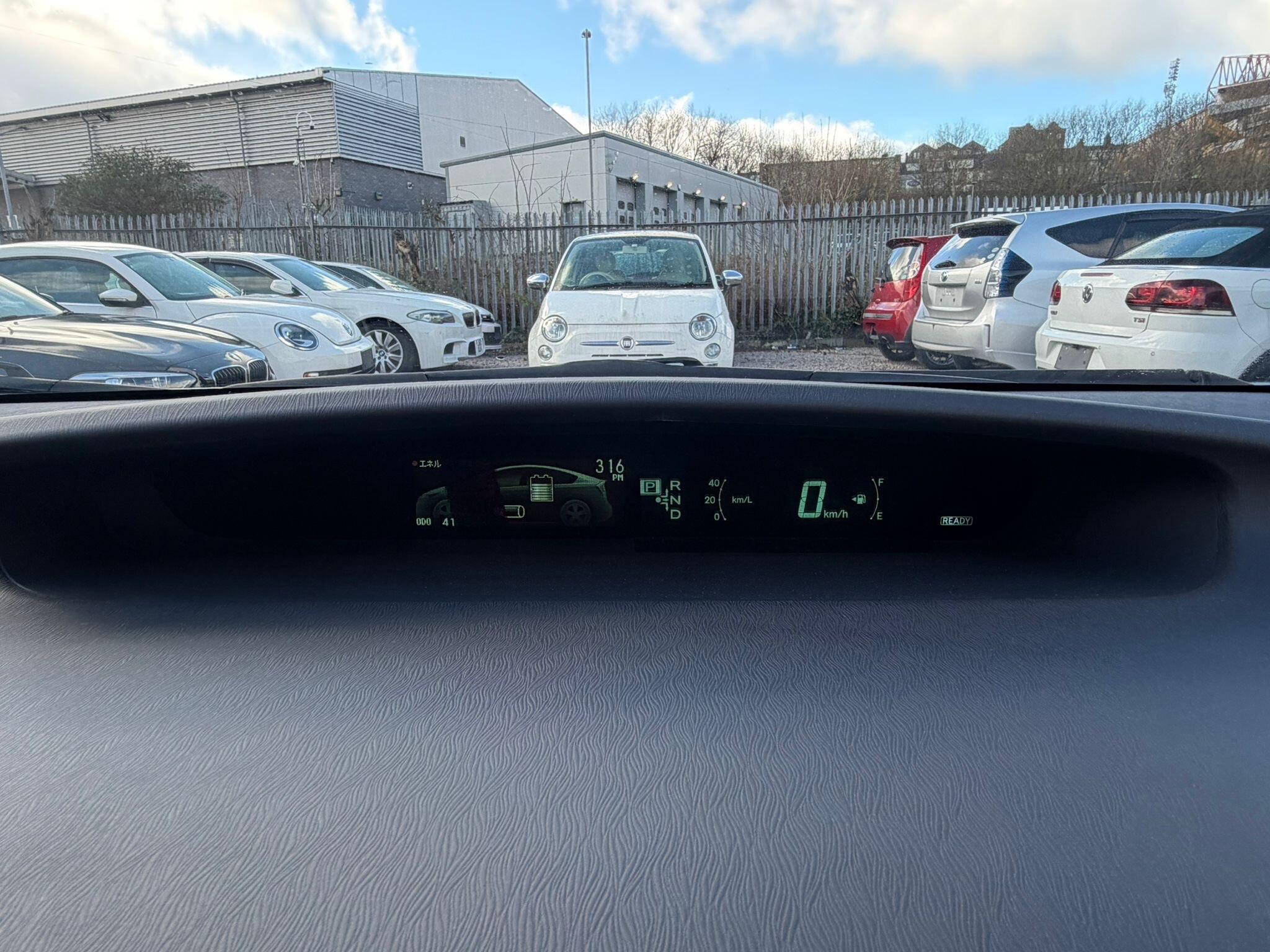 Toyota Prius - Image 17