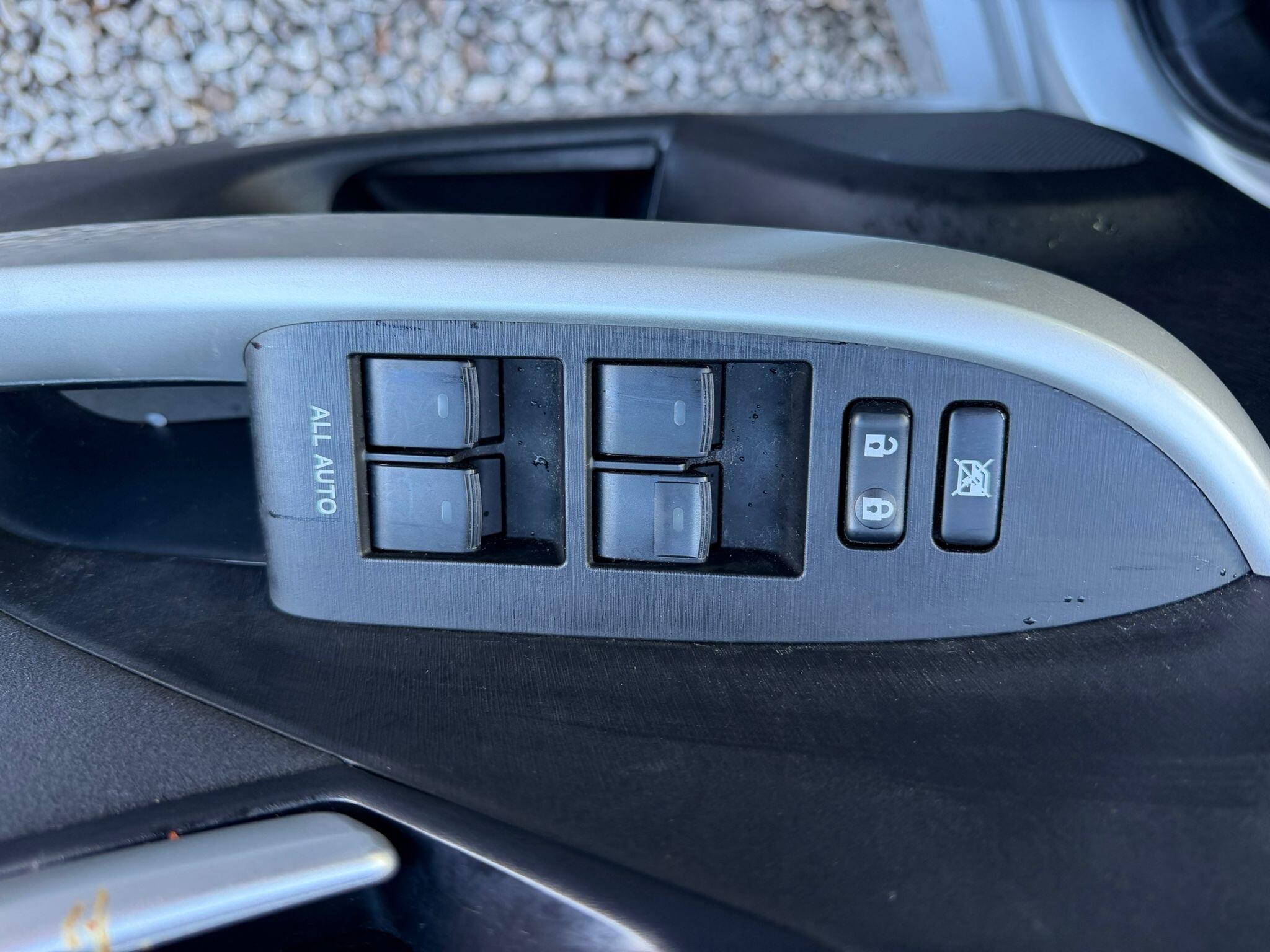 Toyota Prius - Image 21