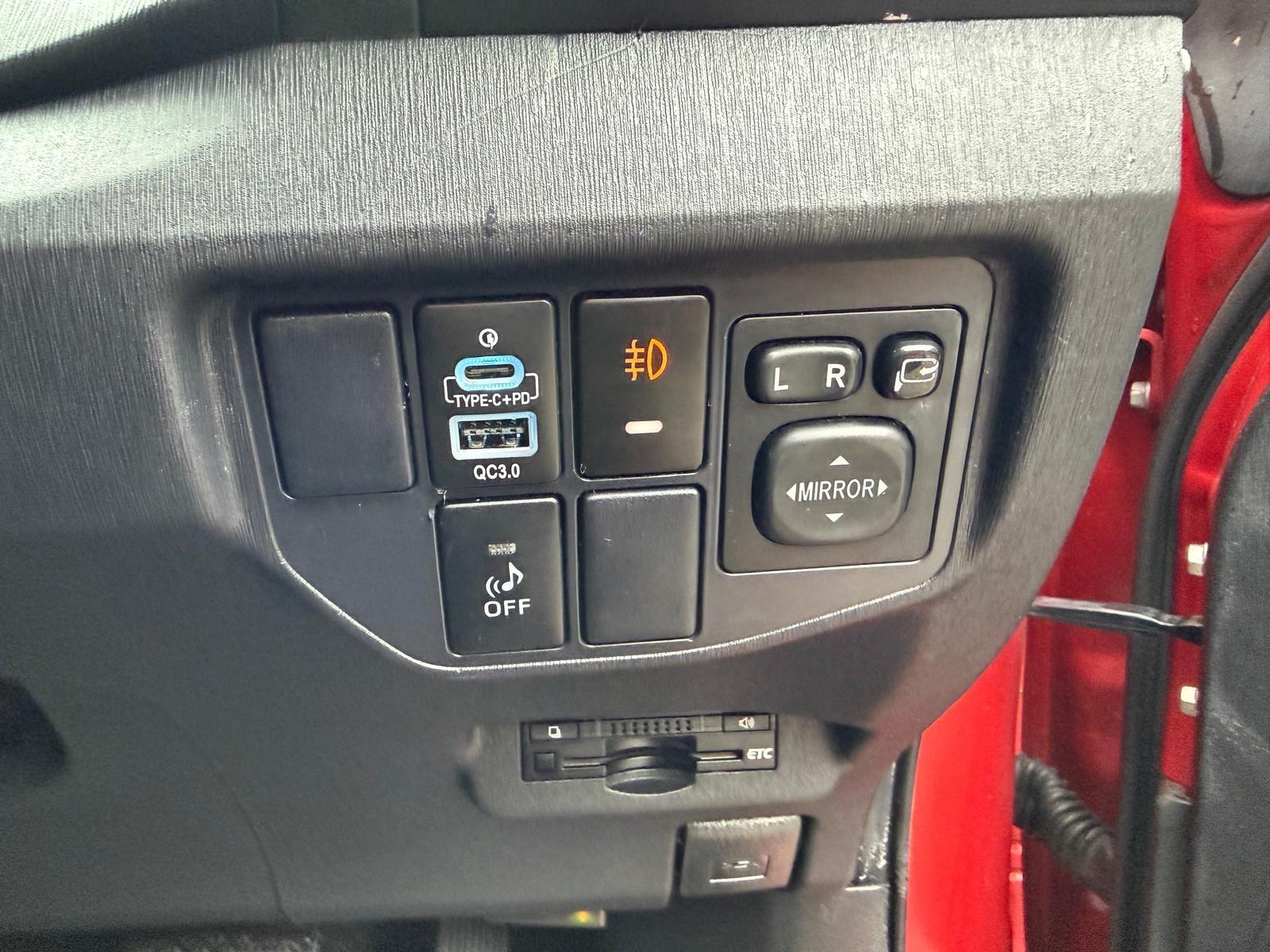 Toyota Prius - Image 10