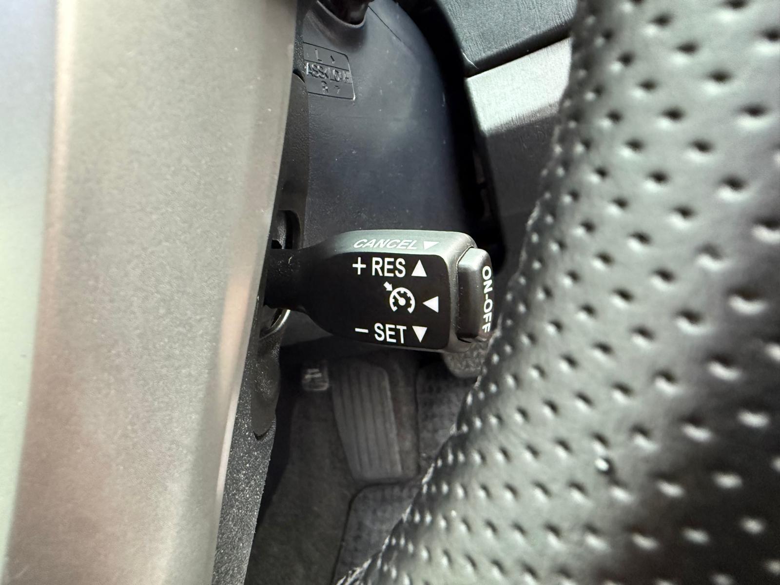 Toyota Prius - Image 11