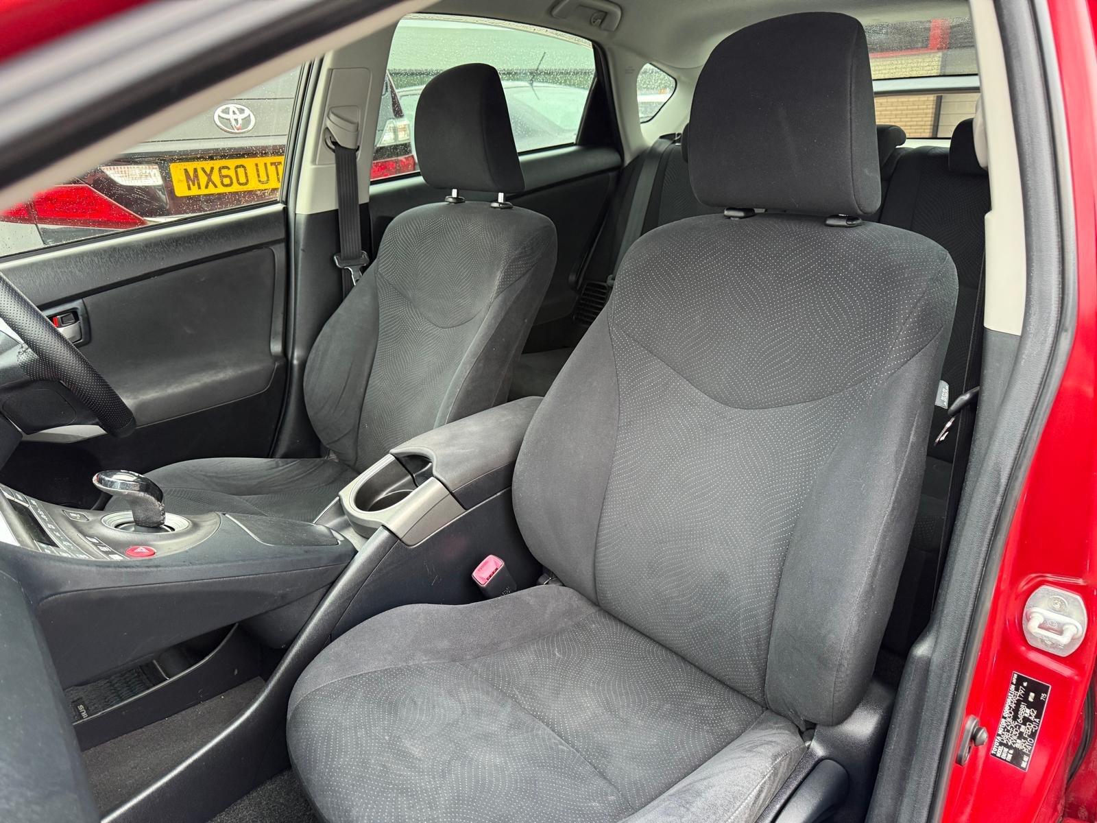 Toyota Prius - Image 12