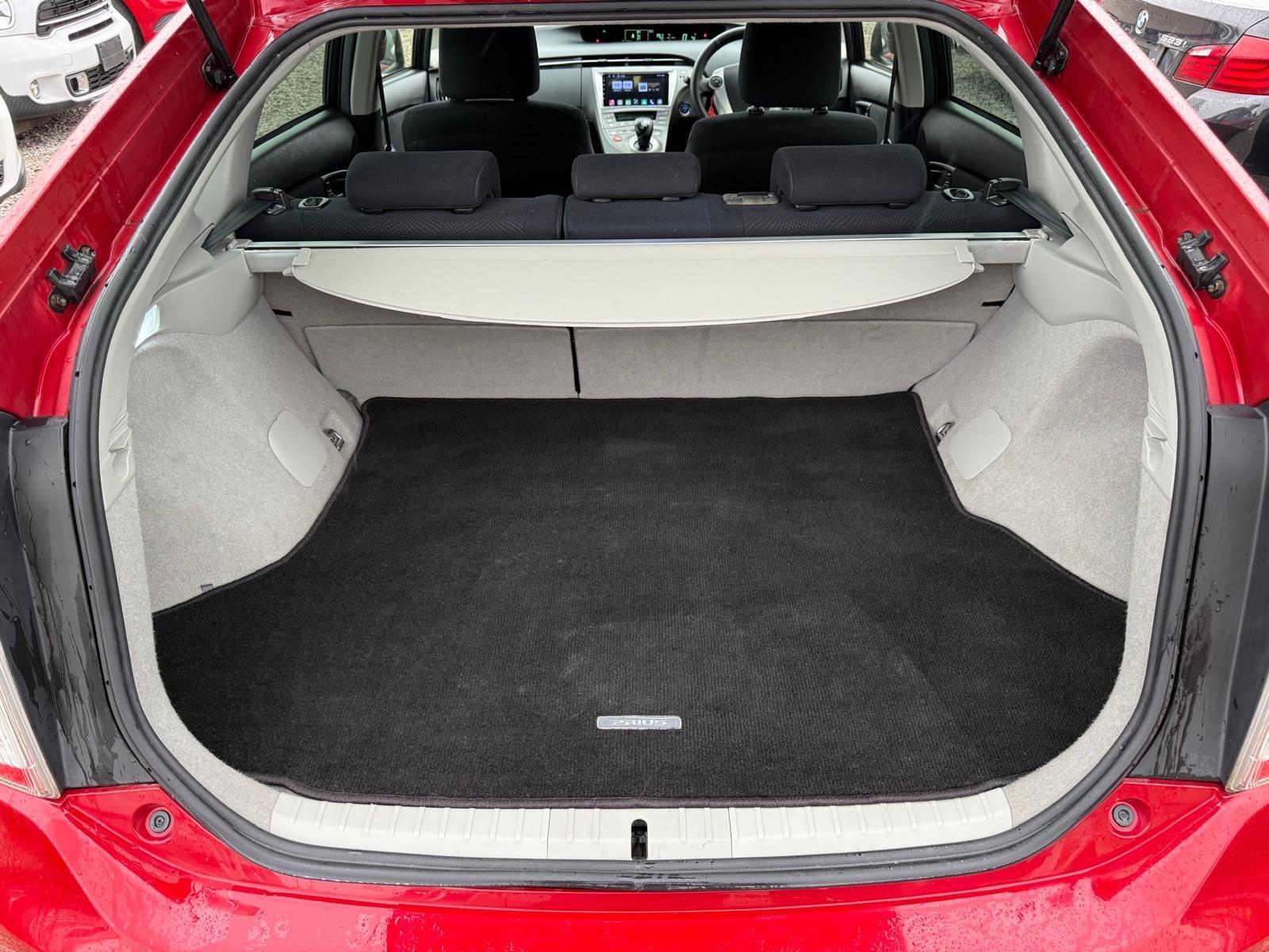 Toyota Prius - Image 15