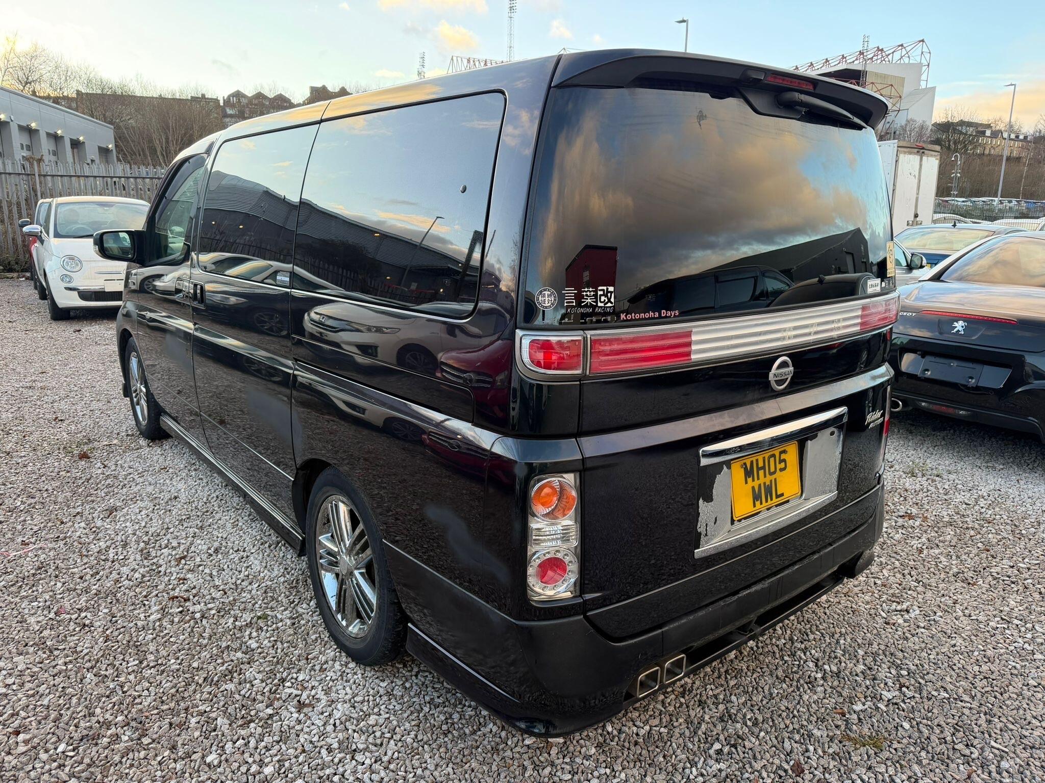 Nissan Elgrand - Image 4