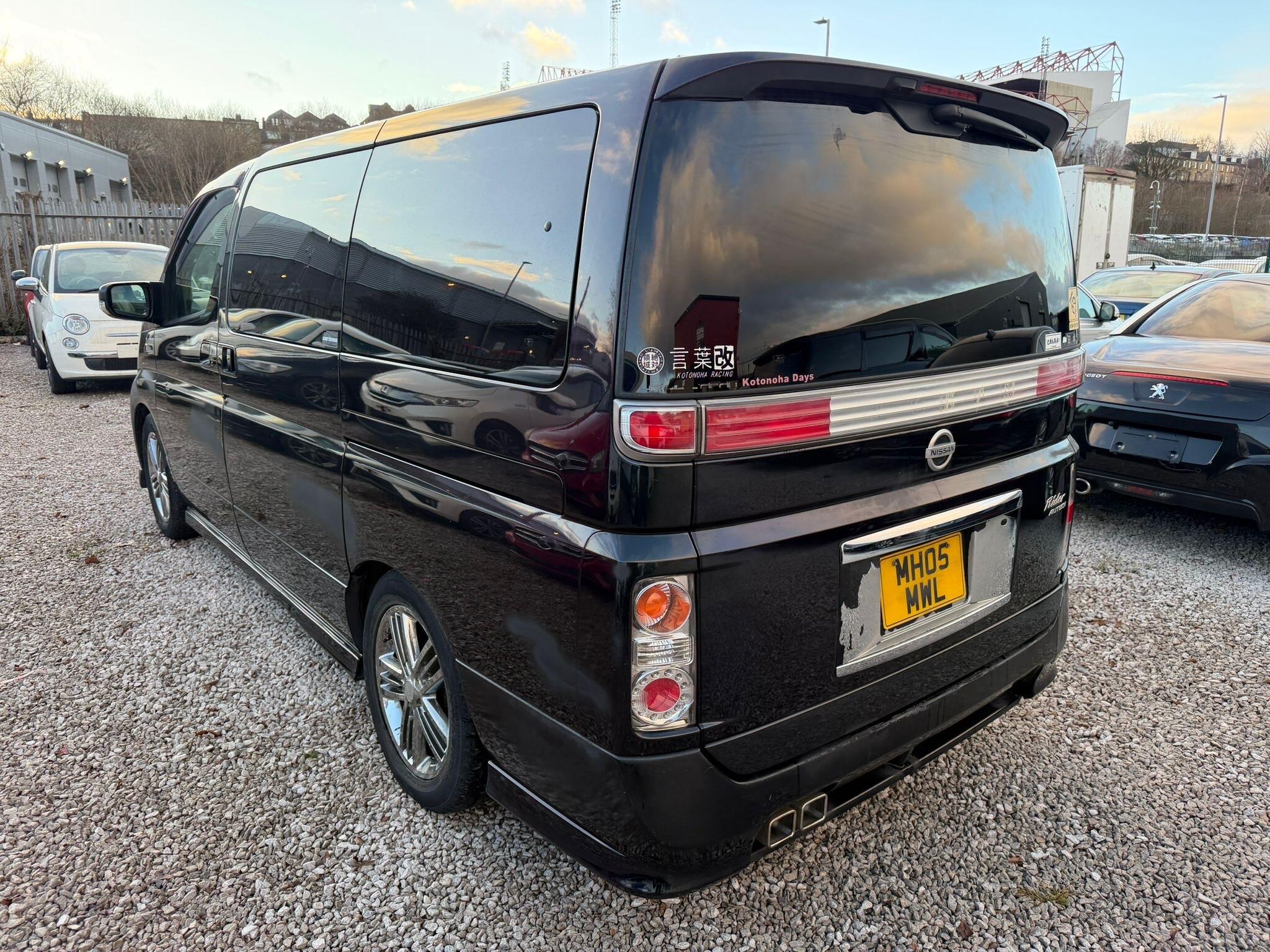 Nissan Elgrand - Image 6