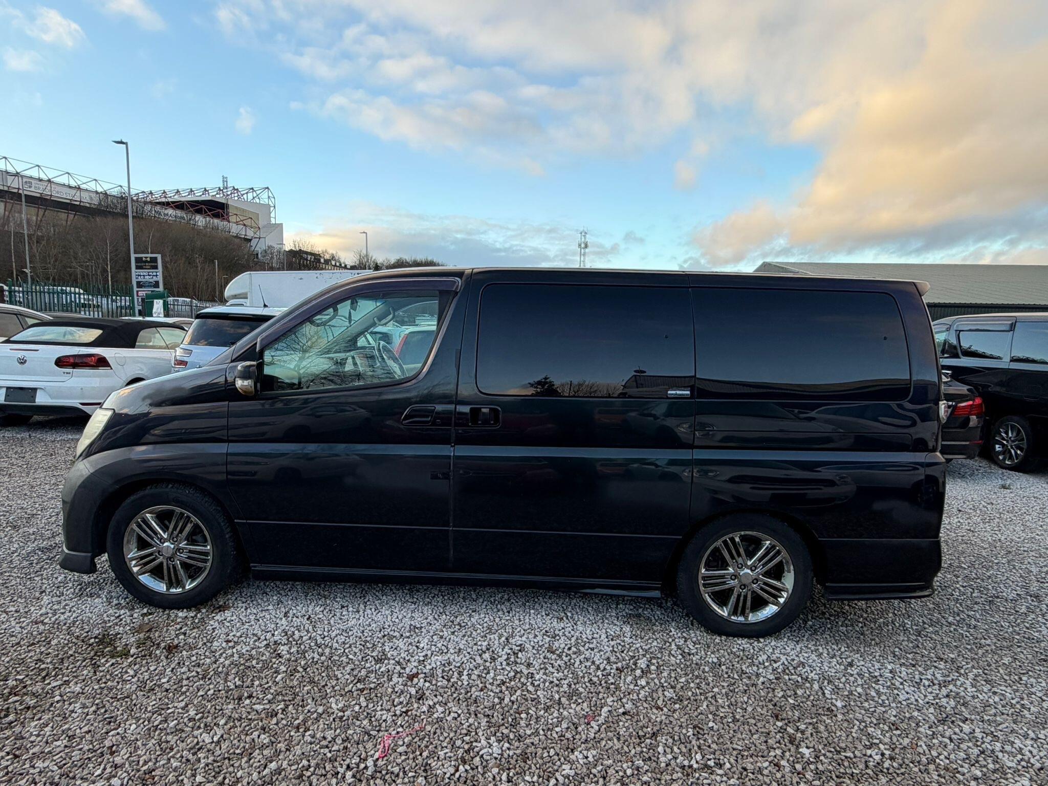 Nissan Elgrand - Image 7