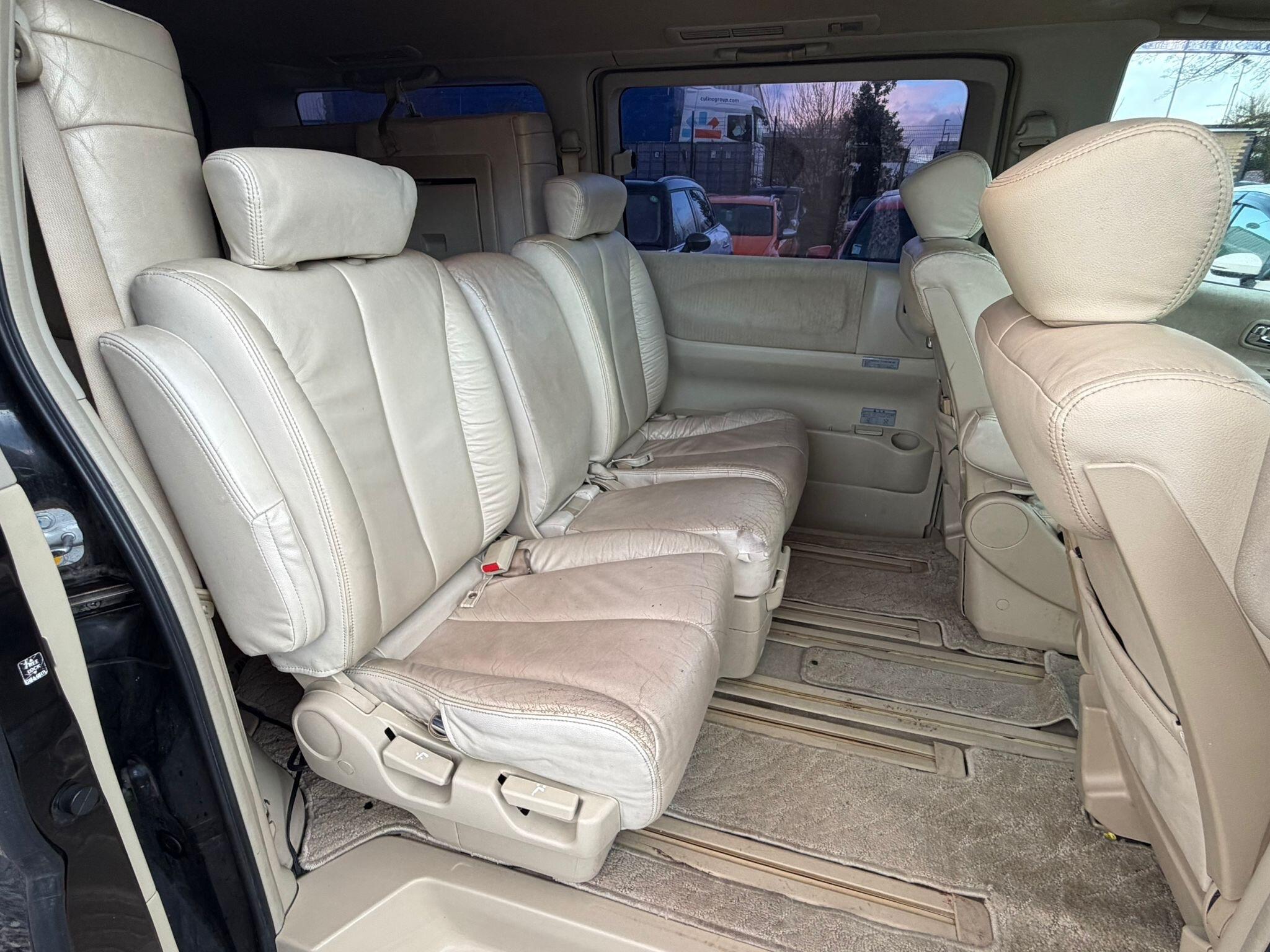 Nissan Elgrand - Image 11