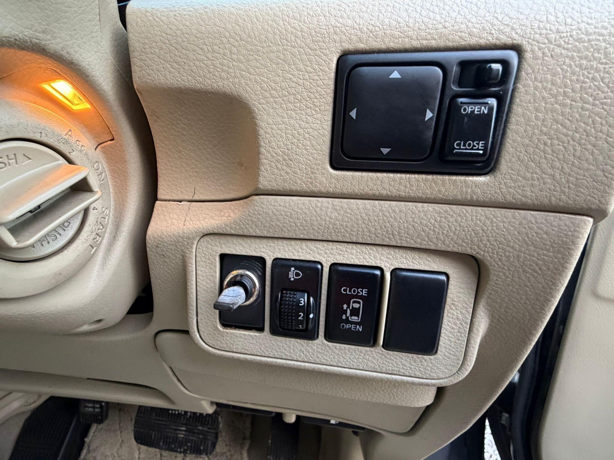 Nissan Elgrand - Image 14