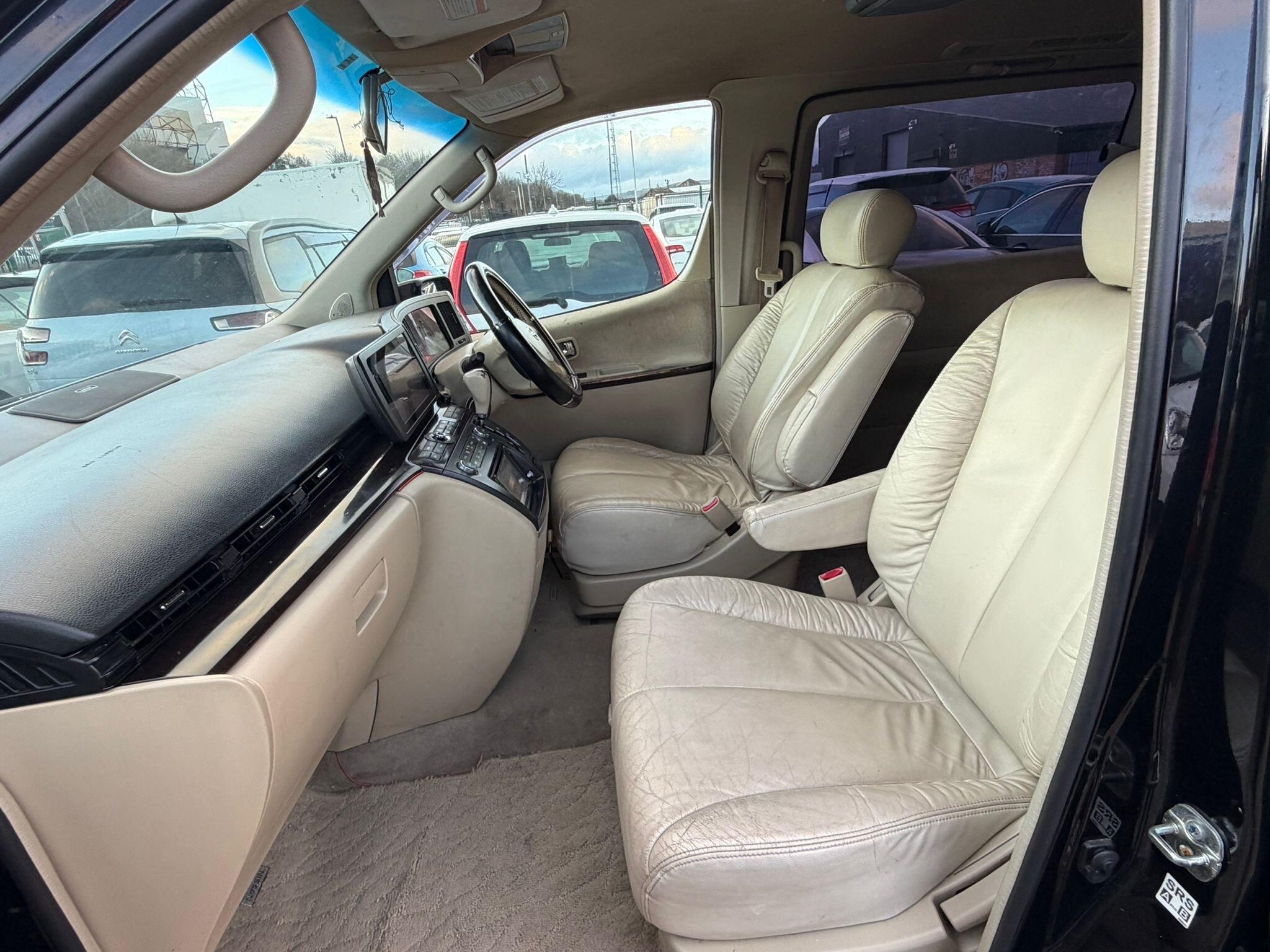 Nissan Elgrand - Image 18