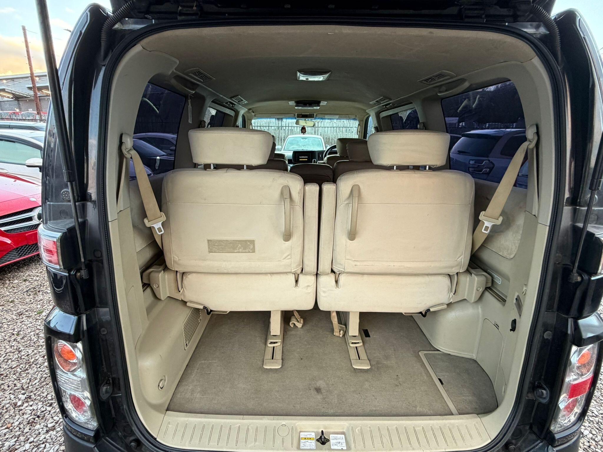 Nissan Elgrand - Image 21