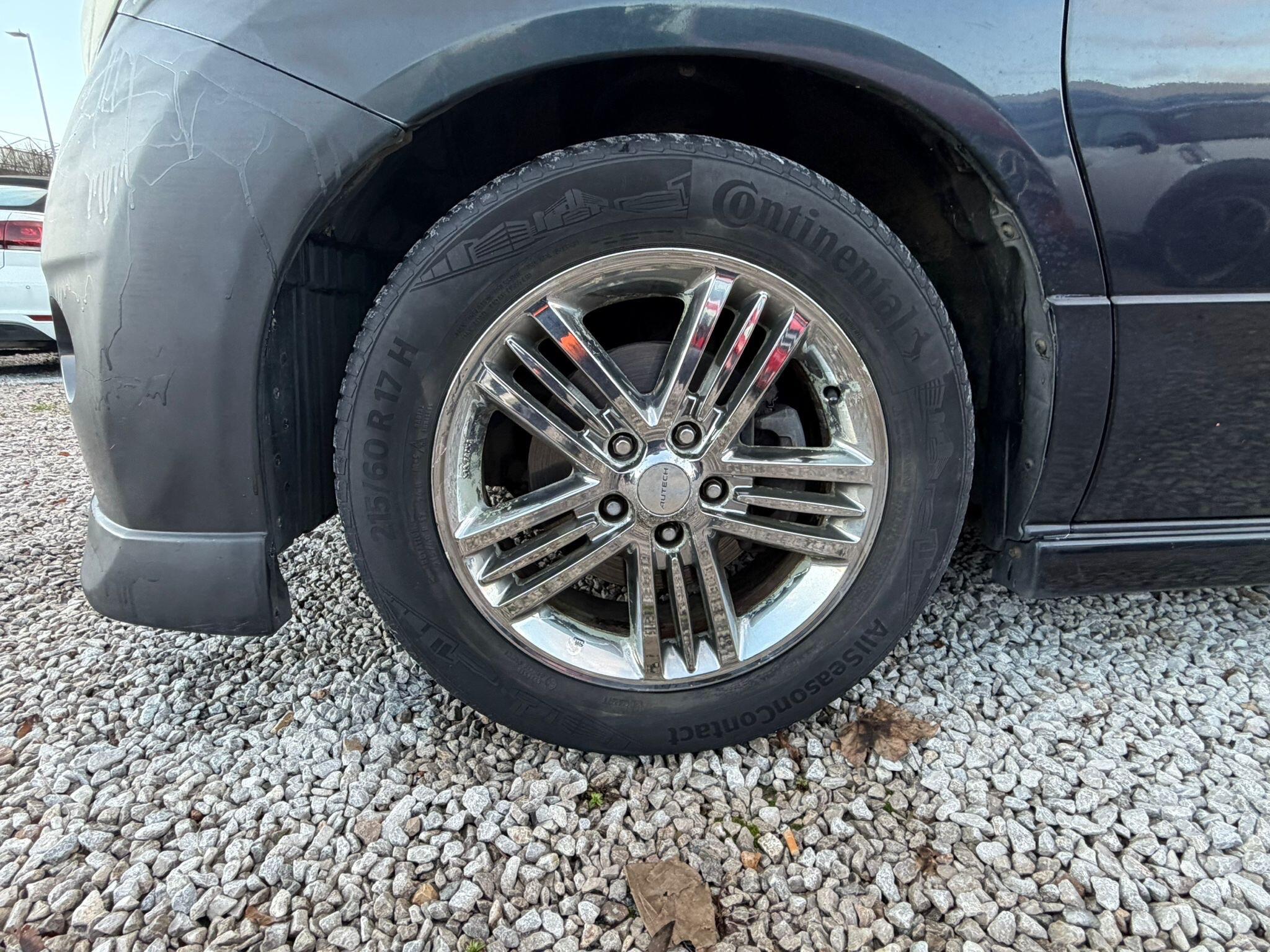 Nissan Elgrand - Image 22