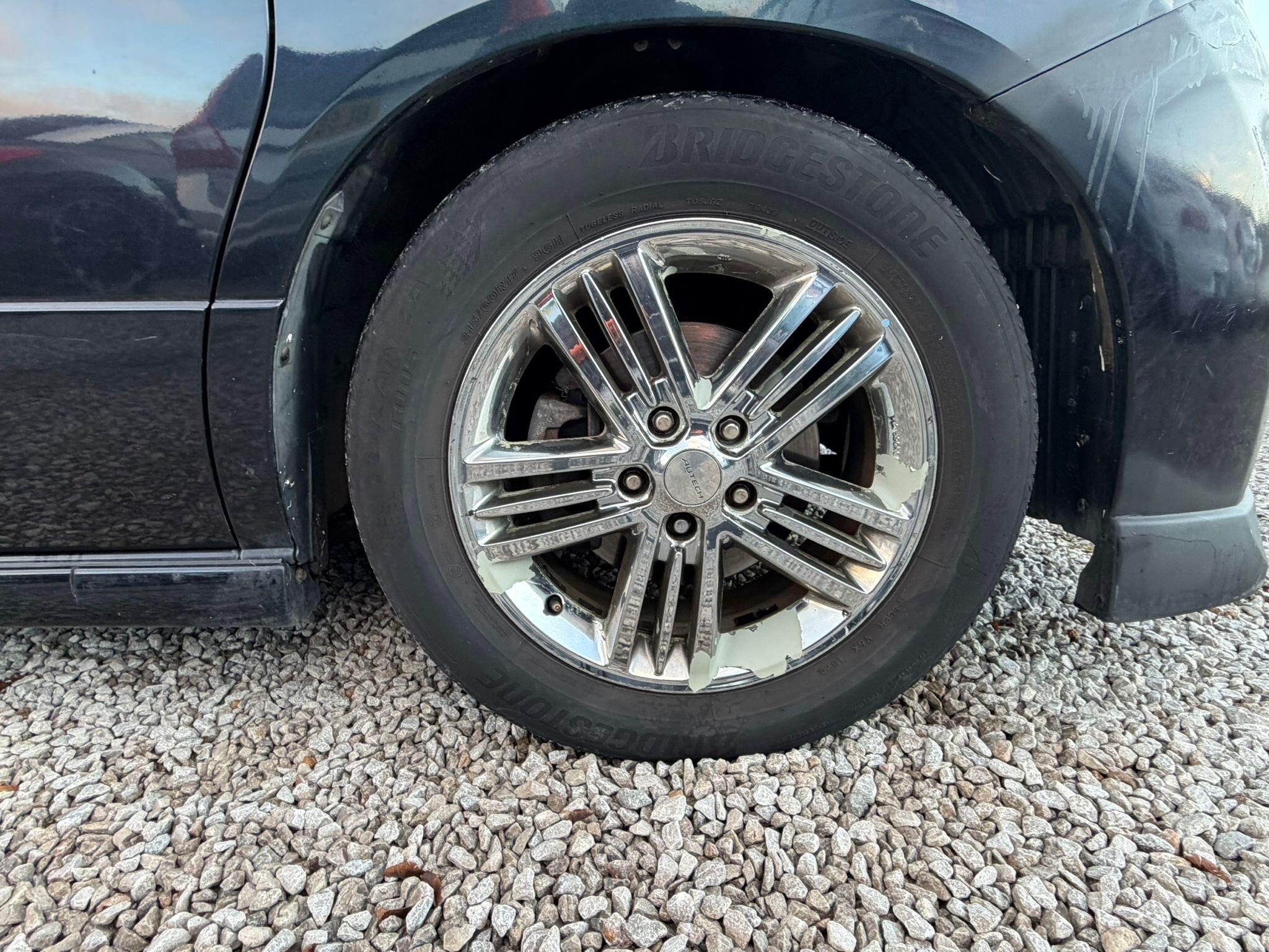 Nissan Elgrand - Image 24