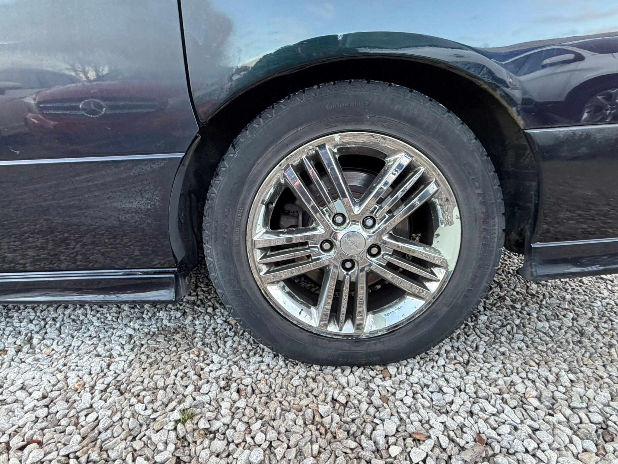 Nissan Elgrand - Image 25