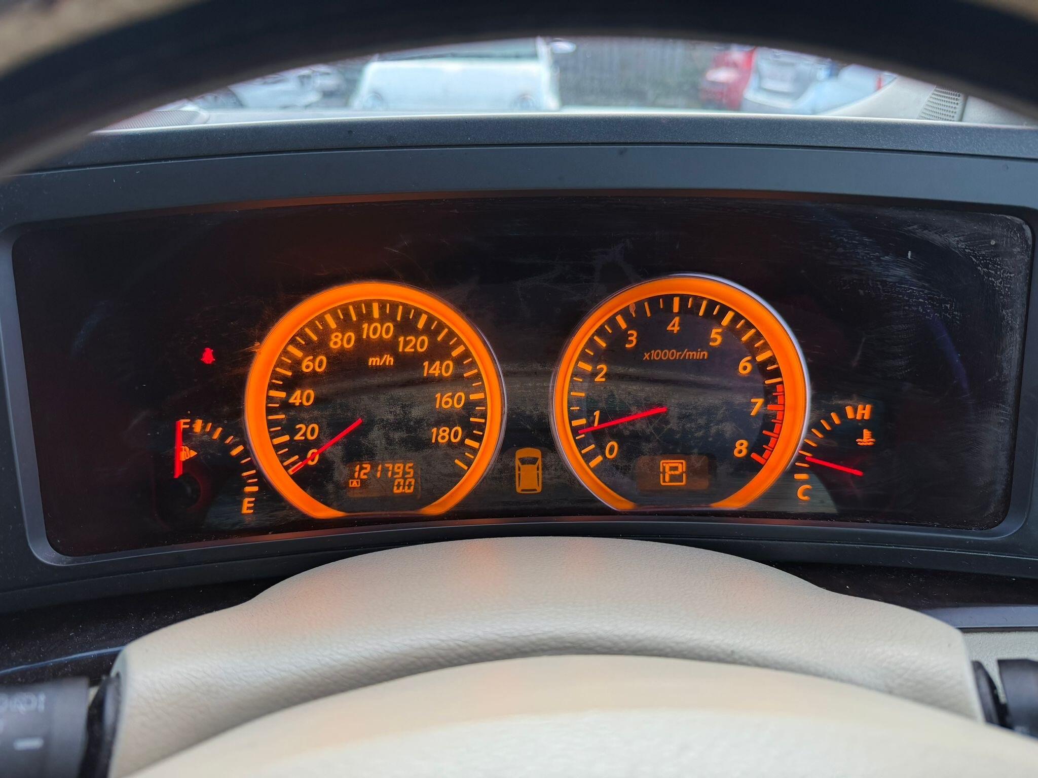 Nissan Elgrand - Image 29