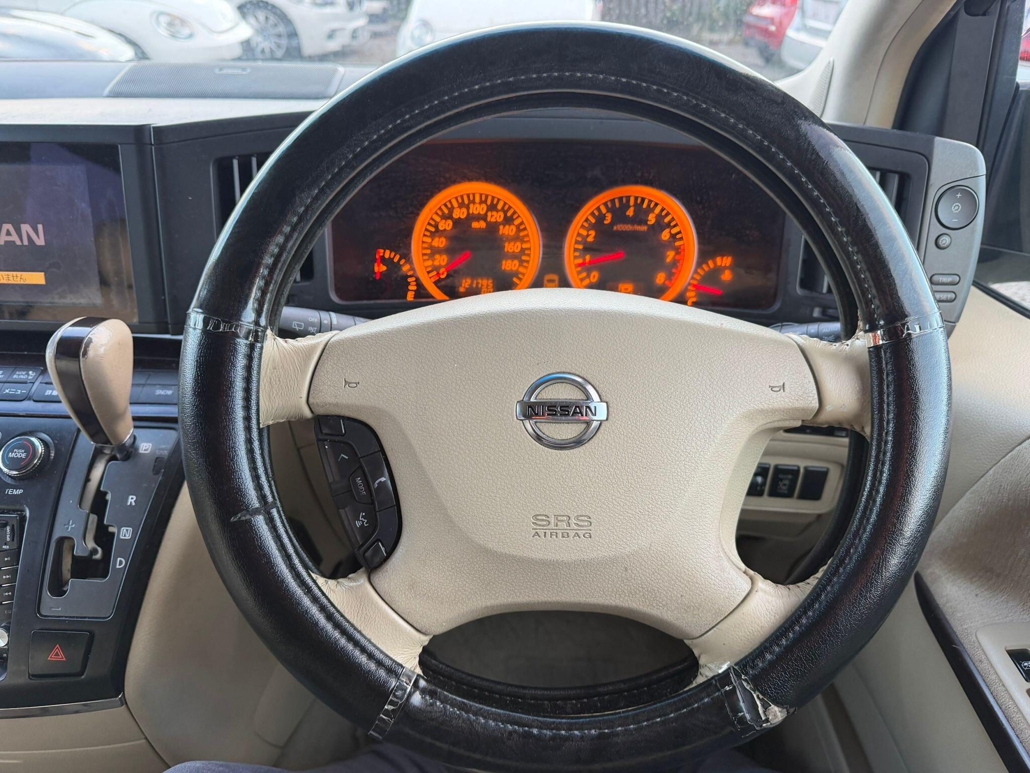 Nissan Elgrand - Image 30