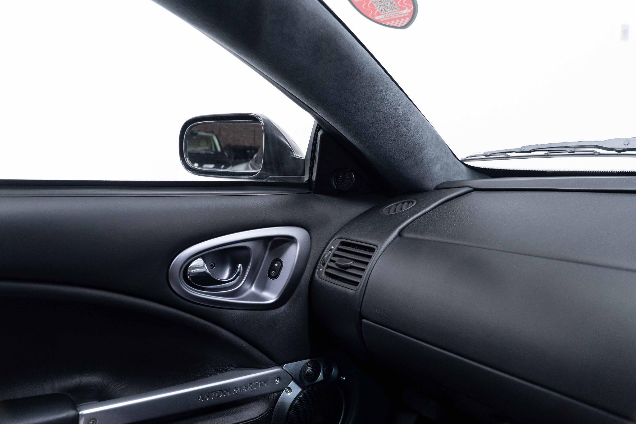 Aston Martin Vanquish - Image 7
