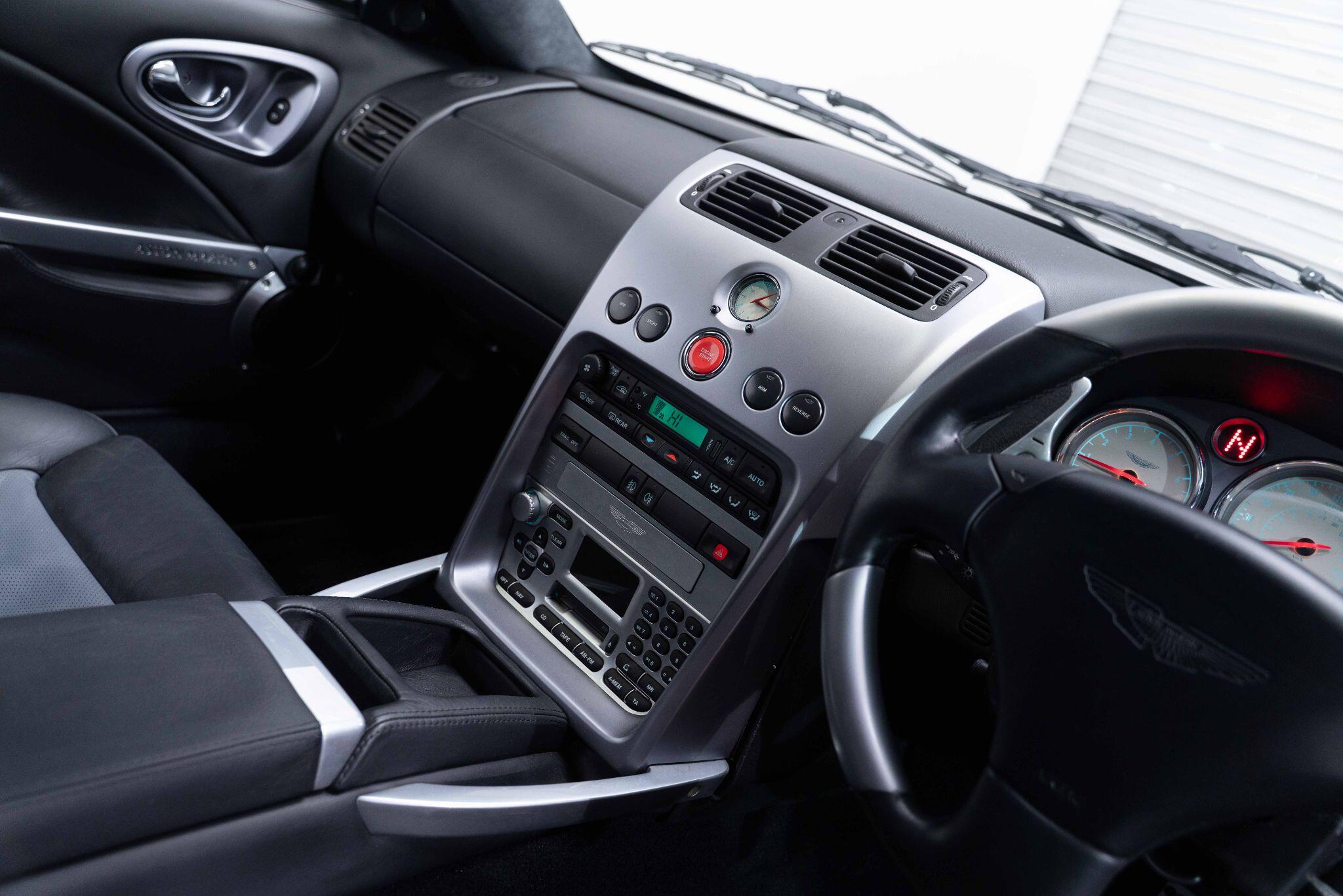 Aston Martin Vanquish - Image 9