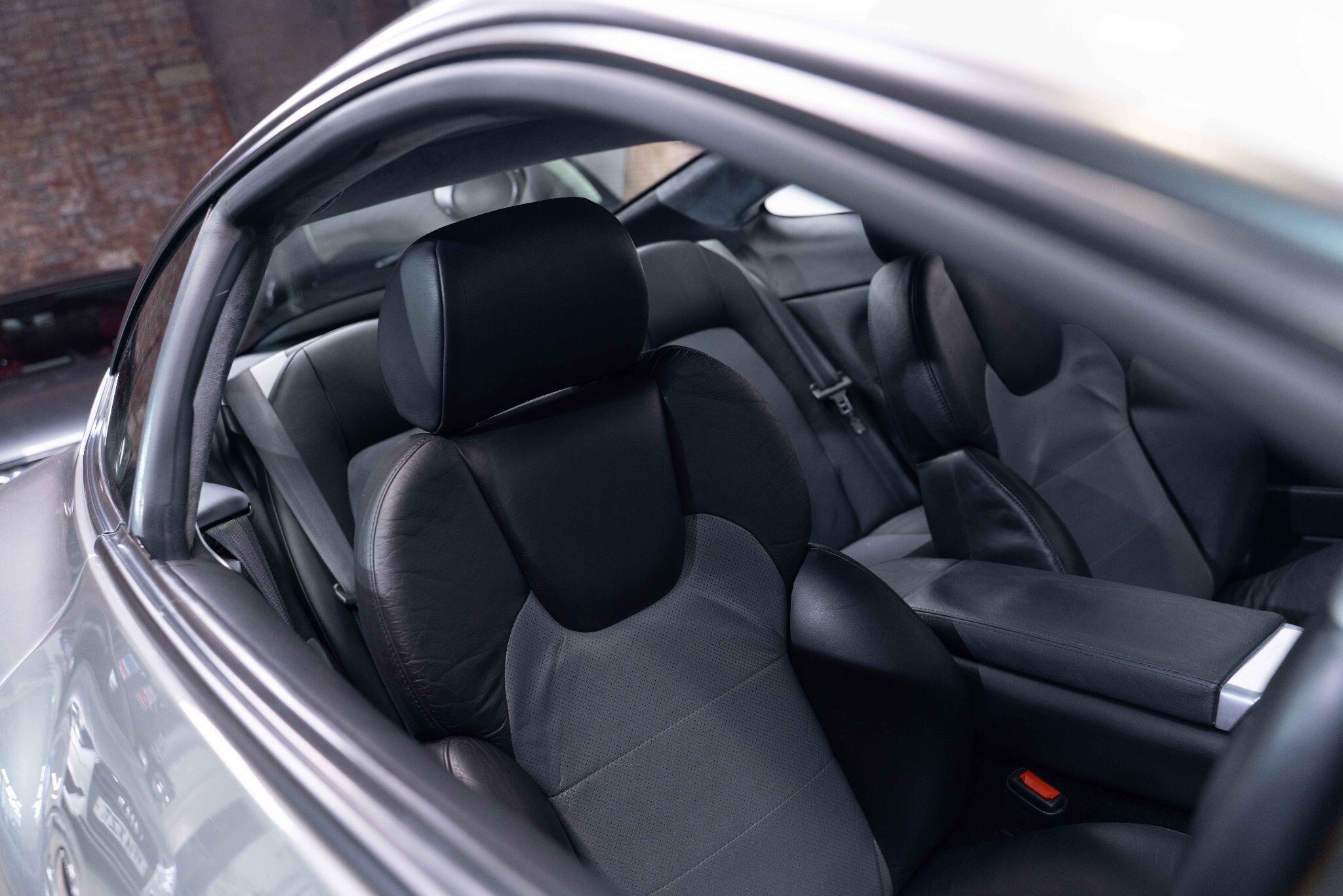 Aston Martin Vanquish - Image 11