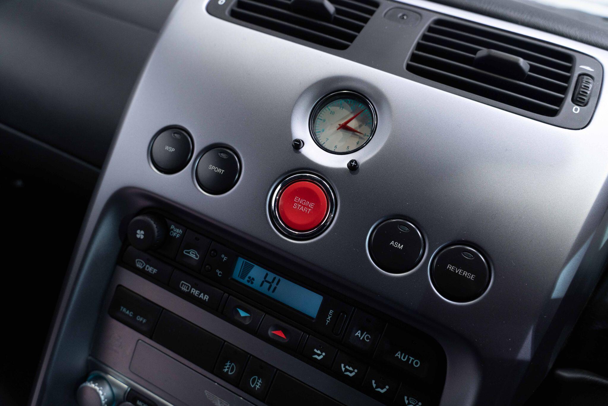 Aston Martin Vanquish - Image 15