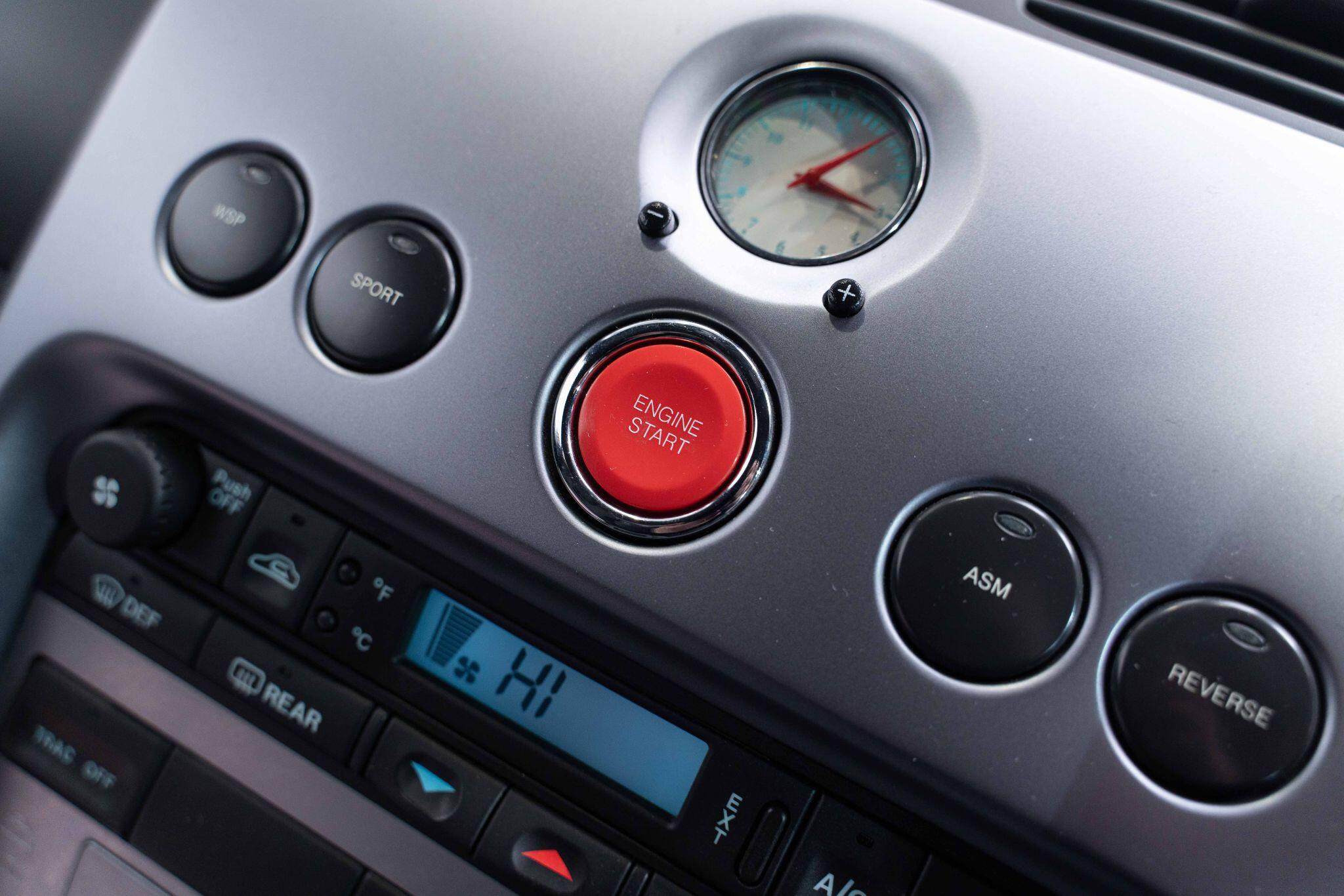 Aston Martin Vanquish - Image 16