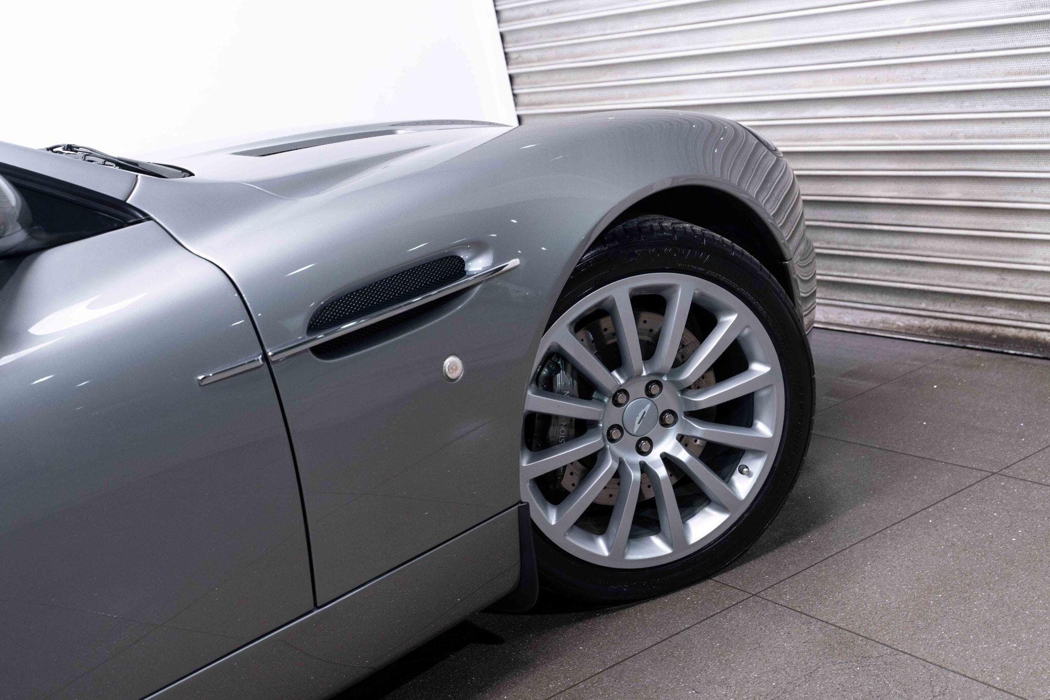 Aston Martin Vanquish - Image 18