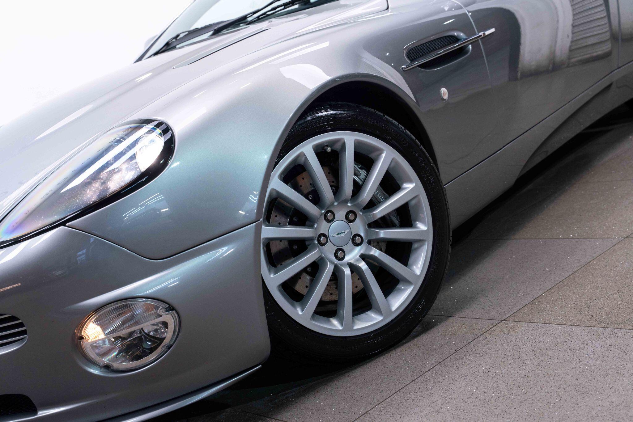 Aston Martin Vanquish - Image 20