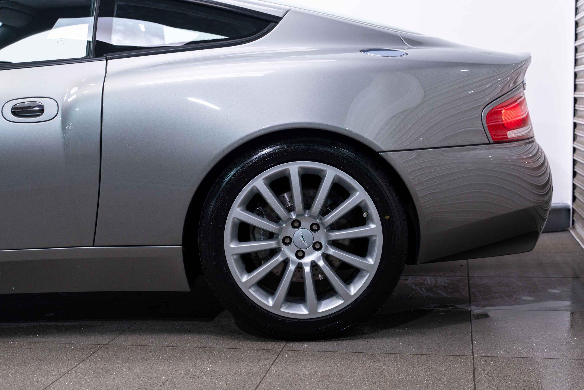 Aston Martin Vanquish - Image 21