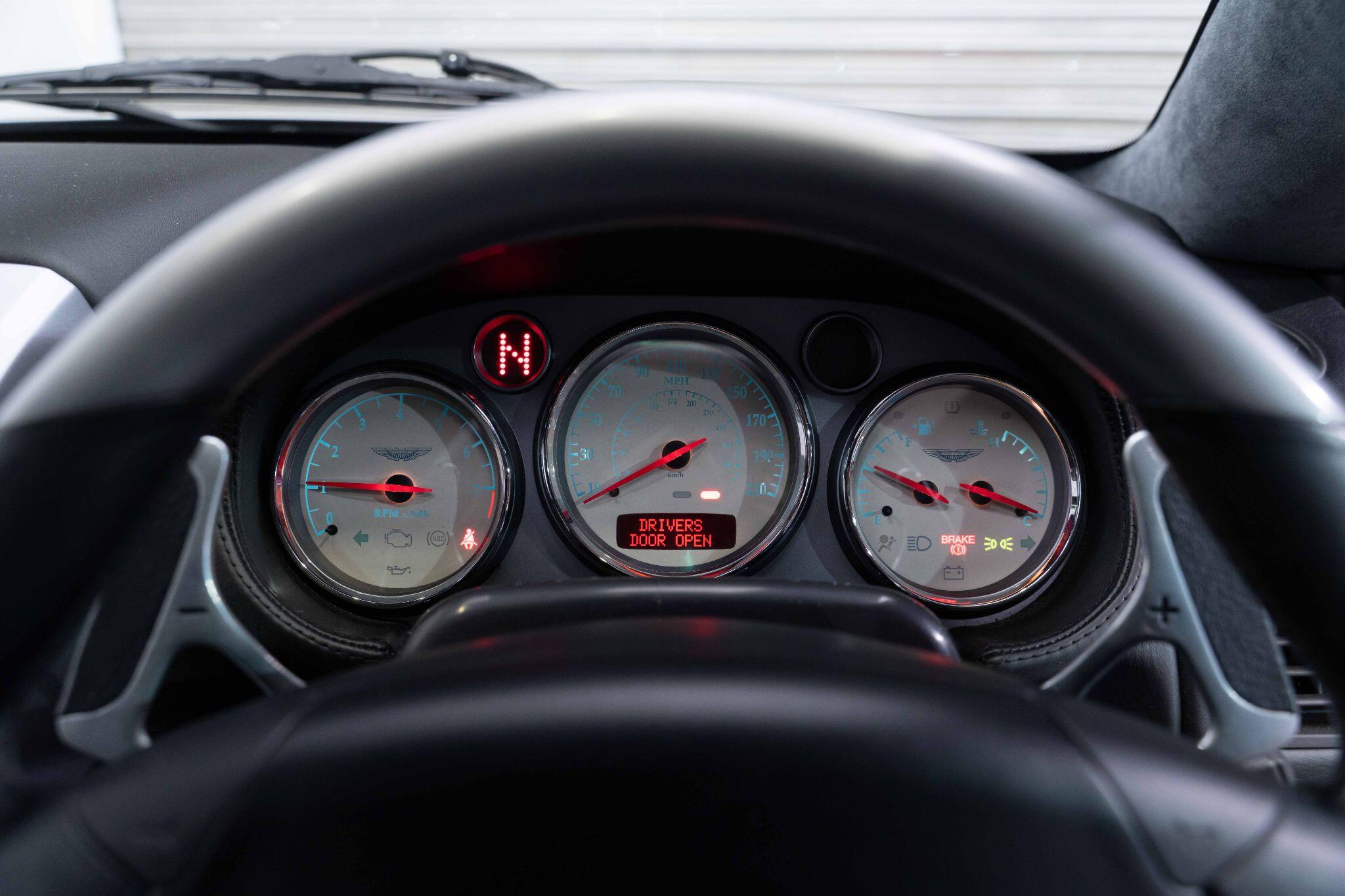 Aston Martin Vanquish - Image 22