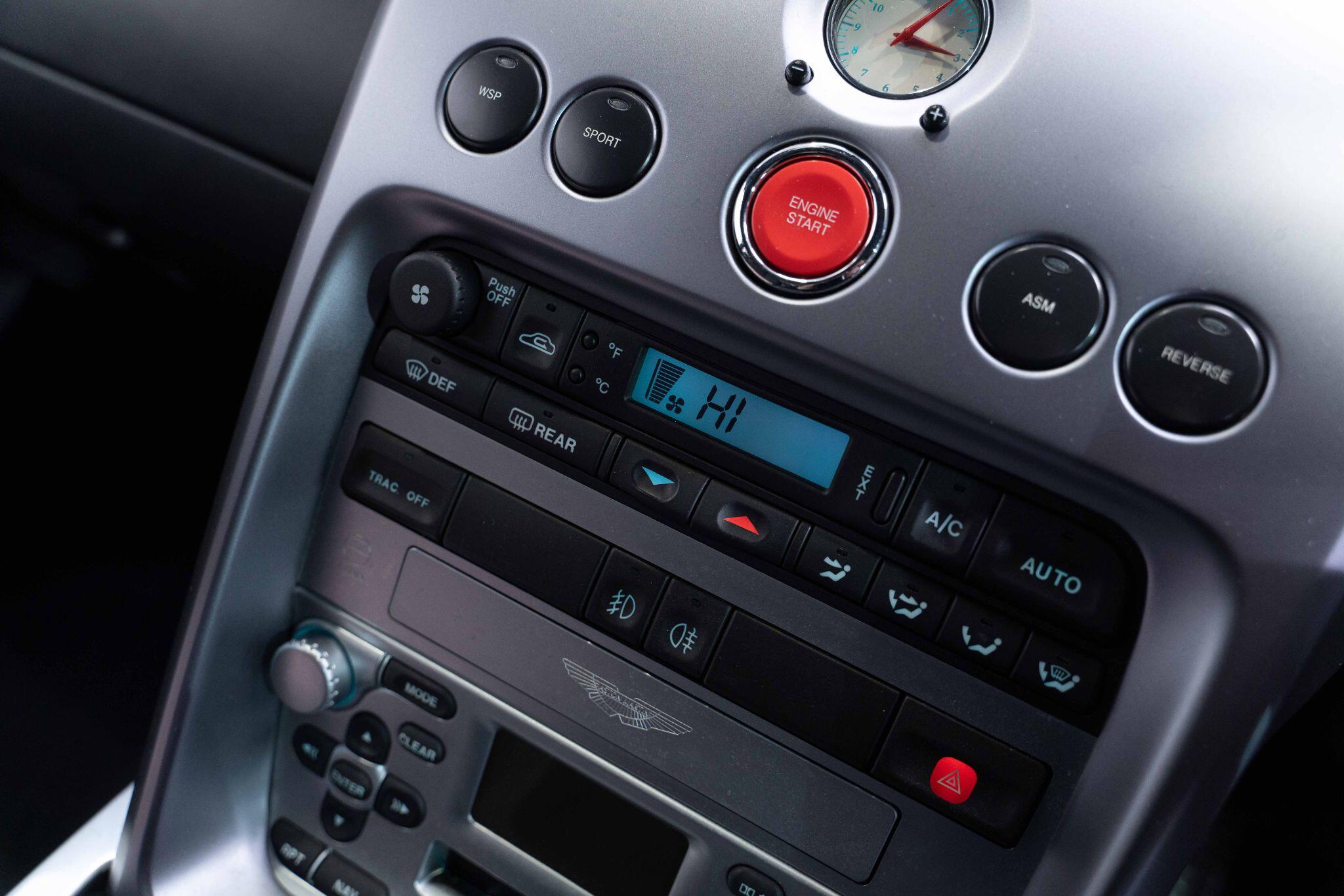 Aston Martin Vanquish - Image 33