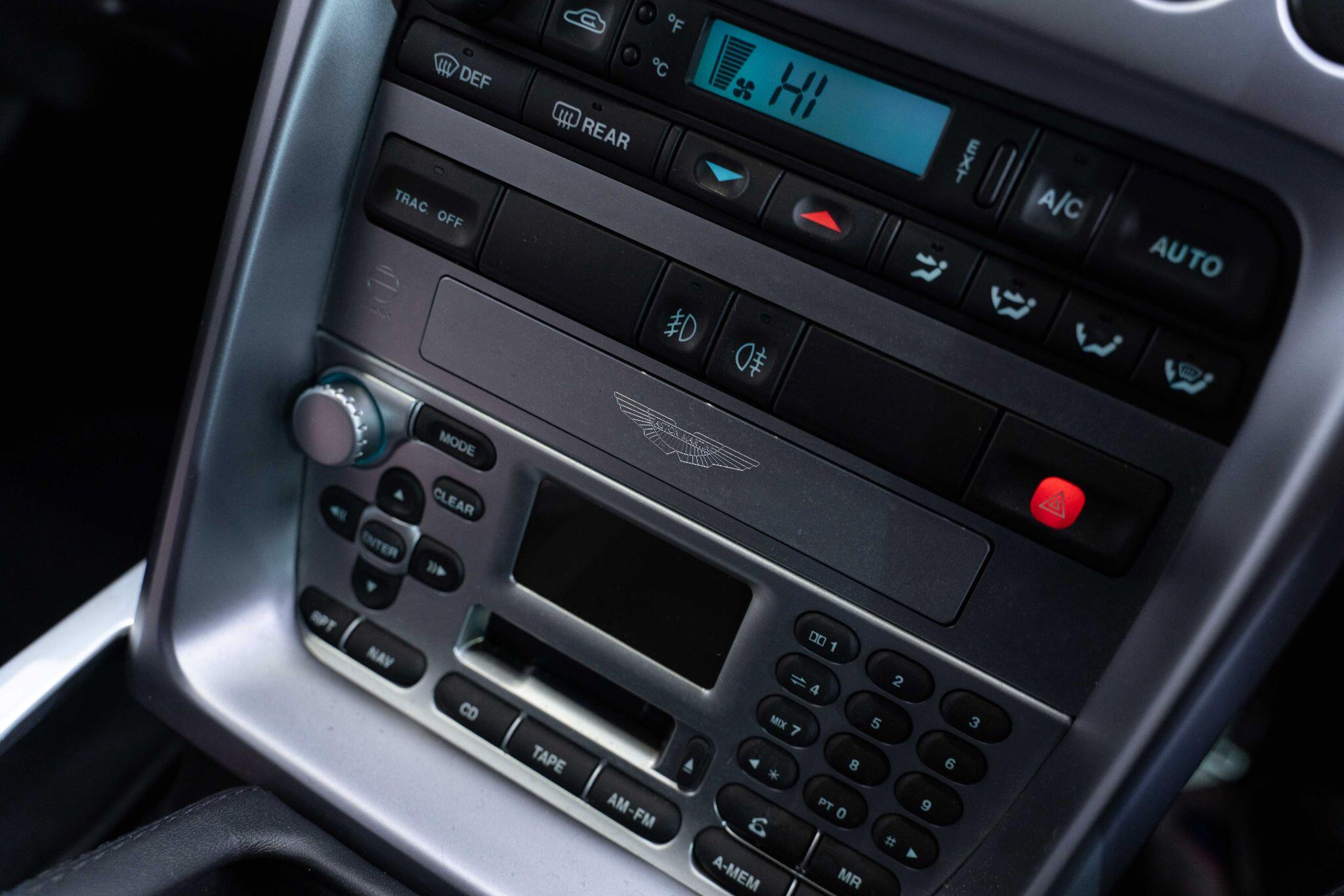 Aston Martin Vanquish - Image 34