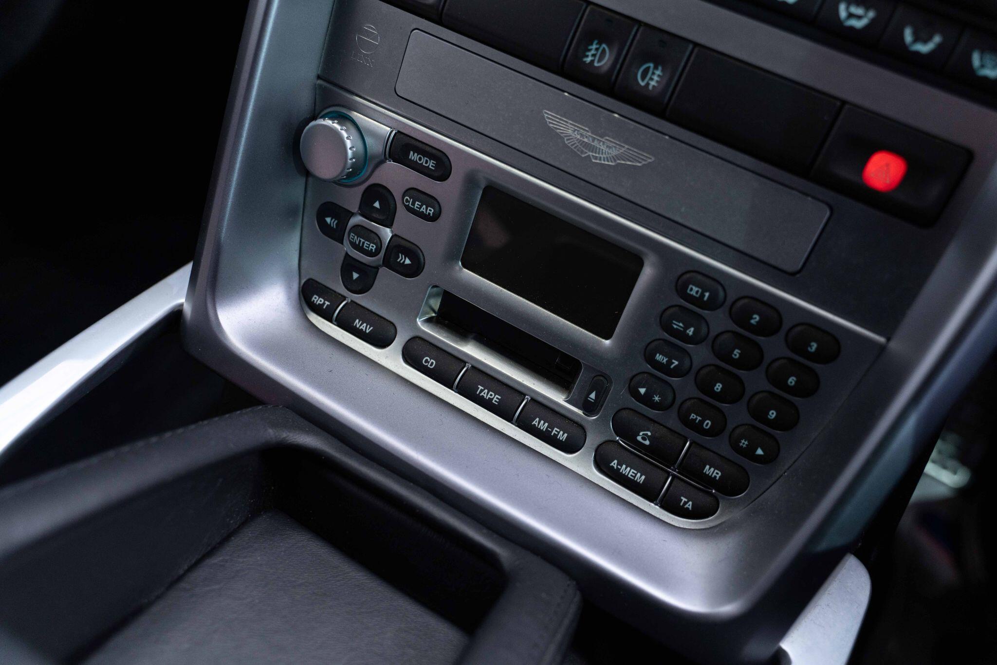 Aston Martin Vanquish - Image 35