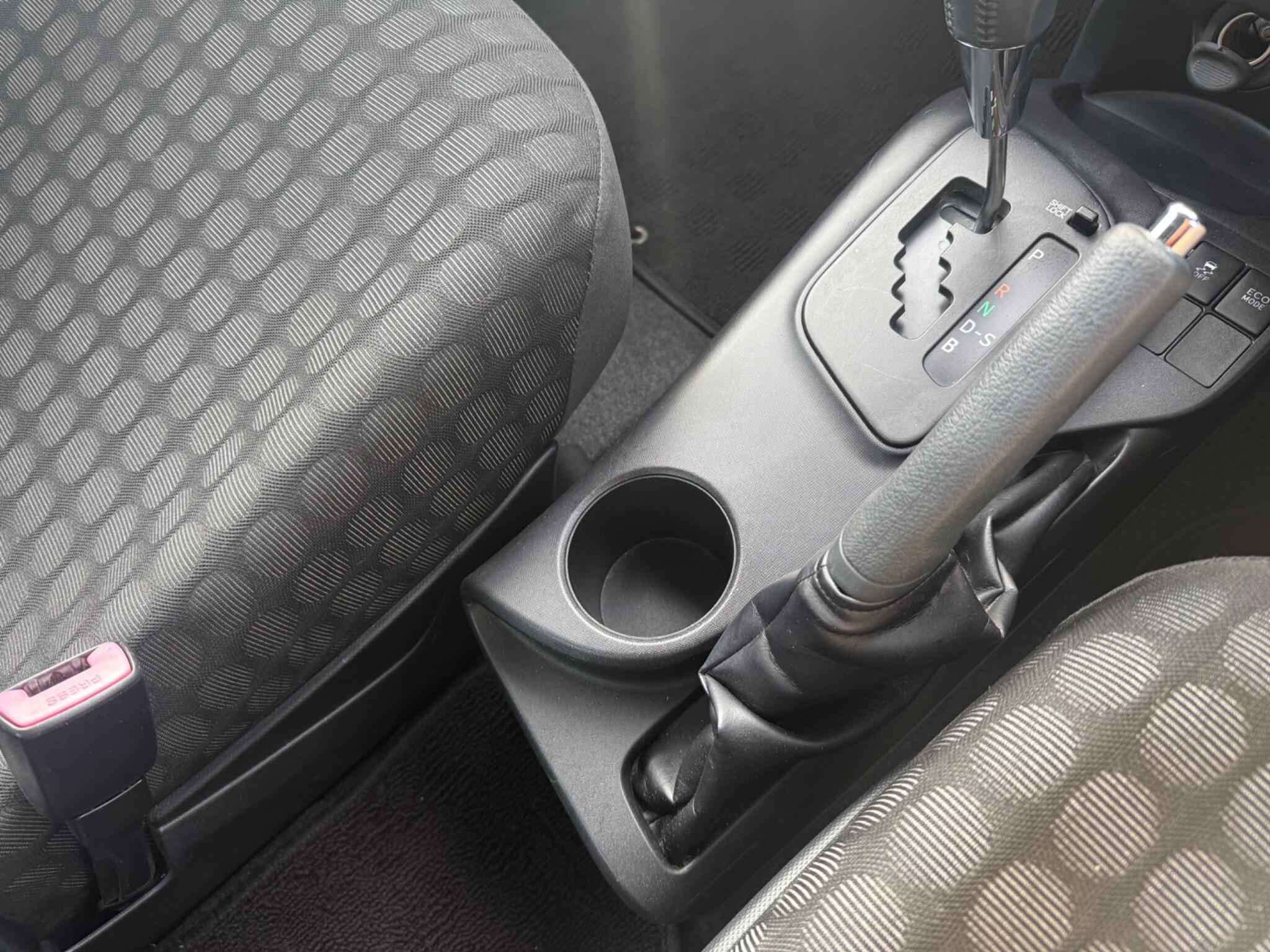 Toyota iQ - Image 11