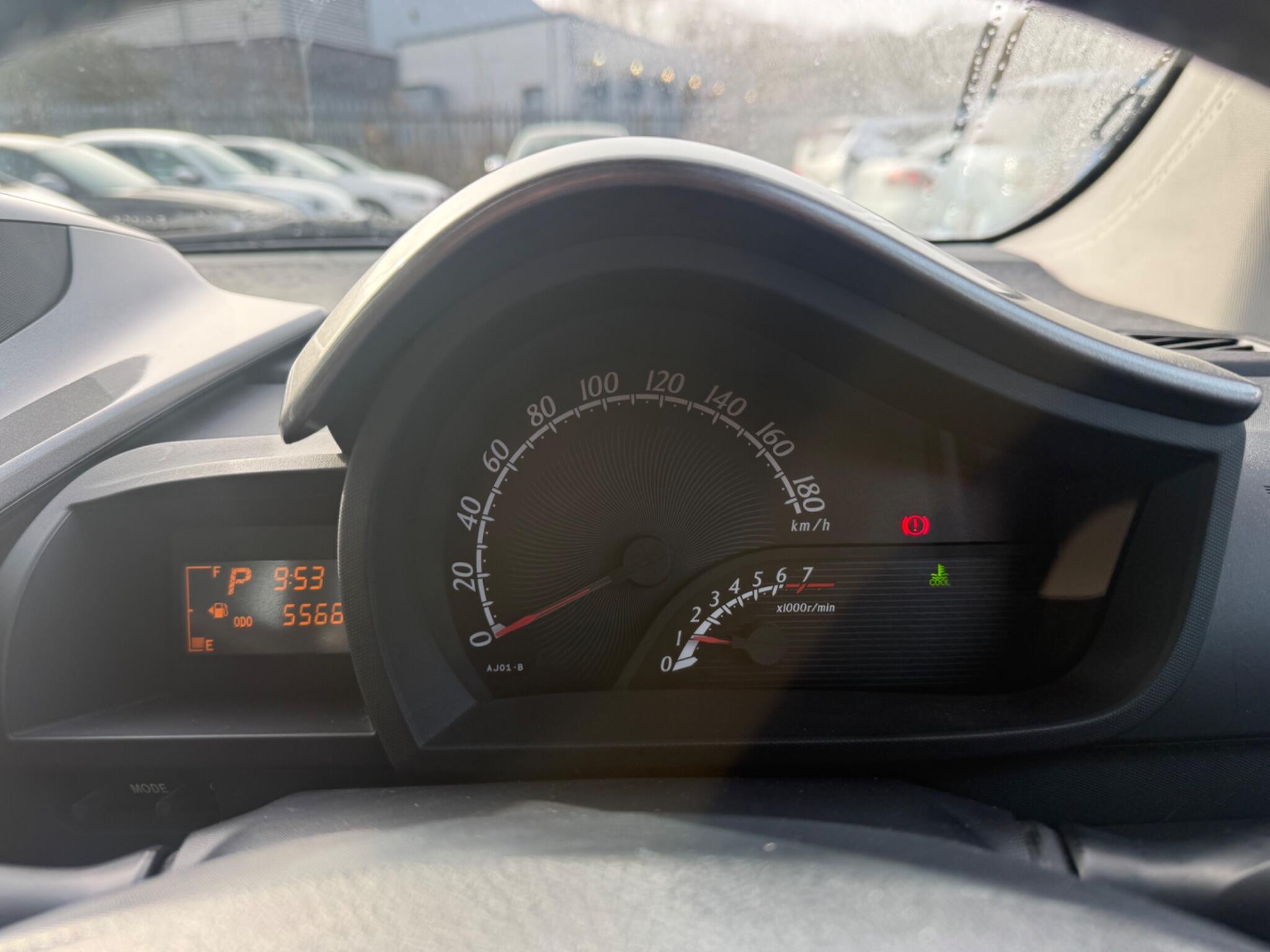 Toyota iQ - Image 16