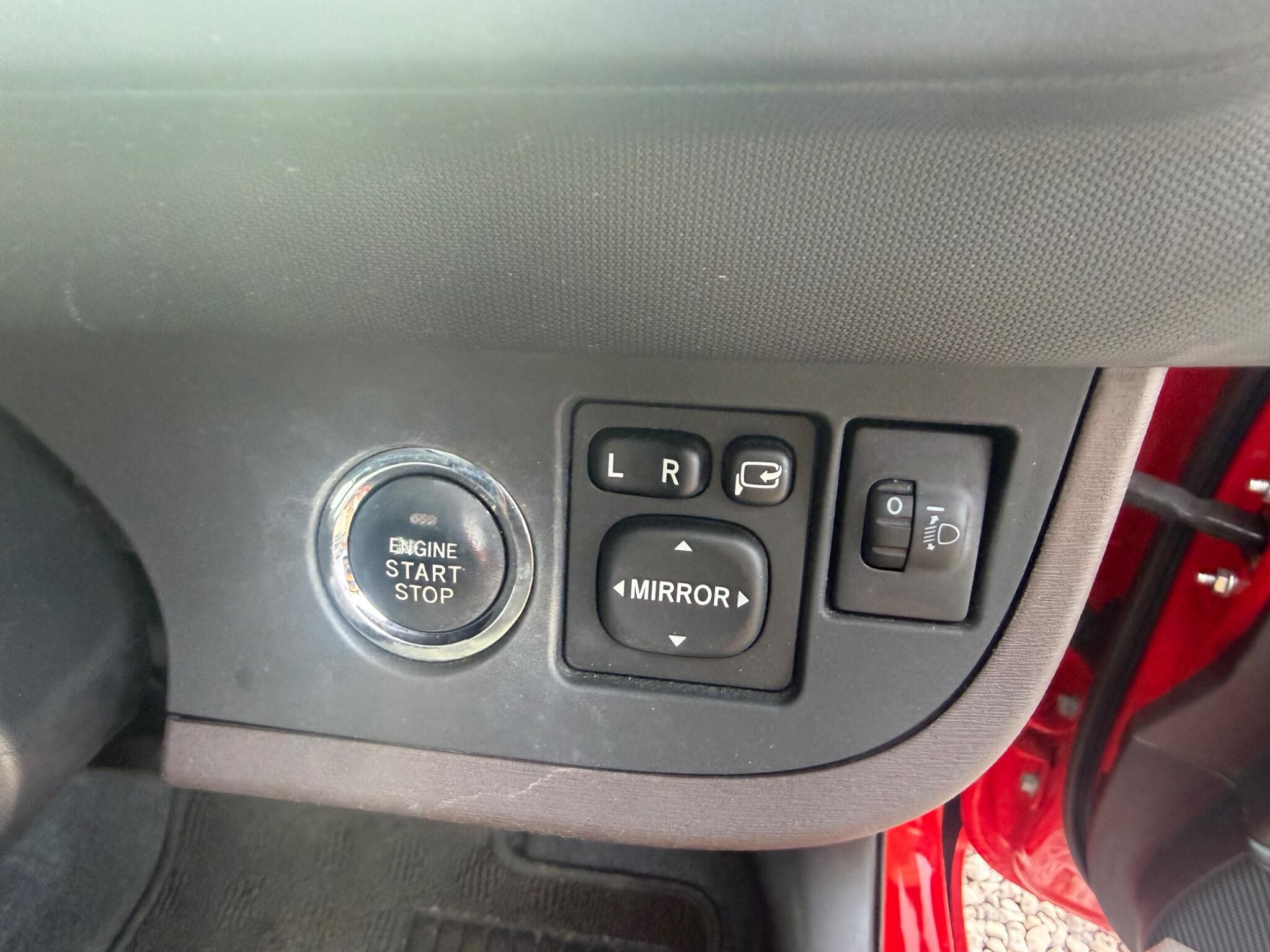 Toyota iQ - Image 17