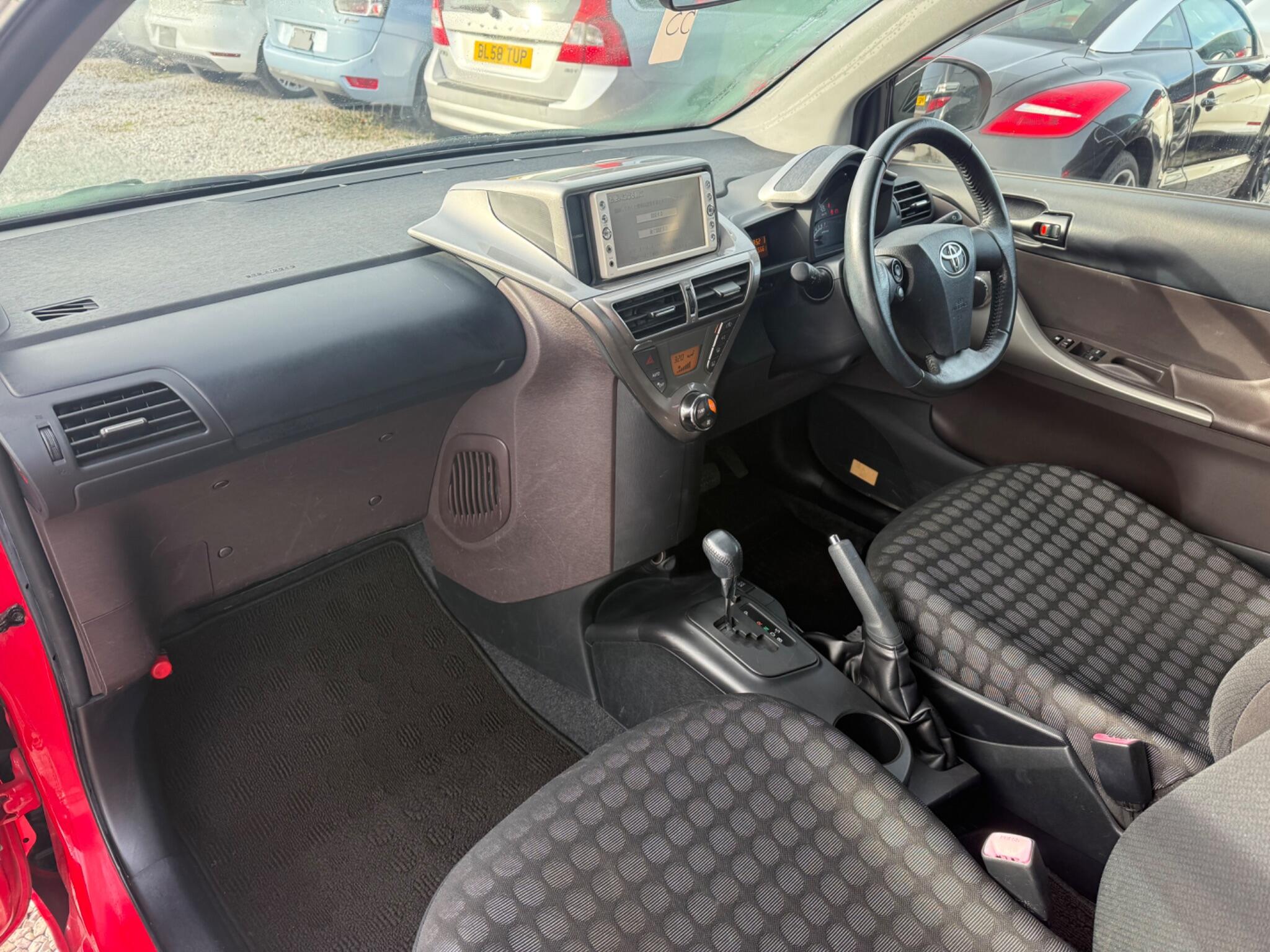 Toyota iQ - Image 20