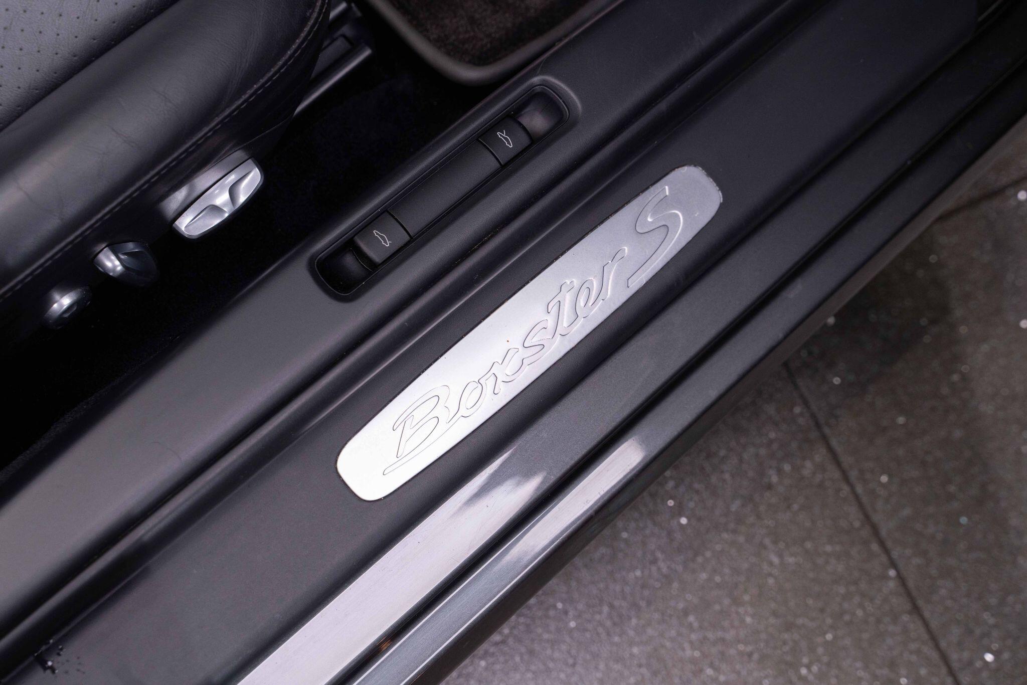 Porsche Boxster - Image 35