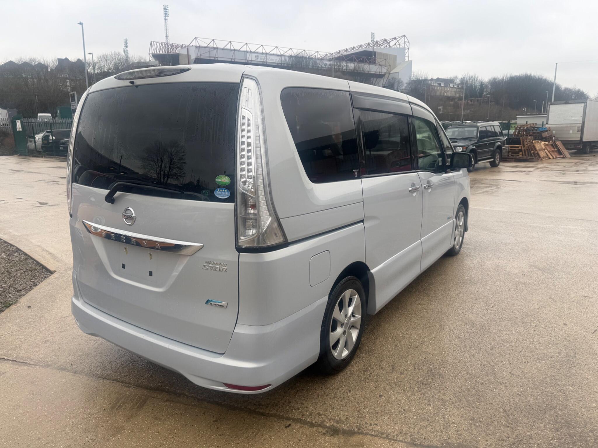 Nissan Serena - Image 7