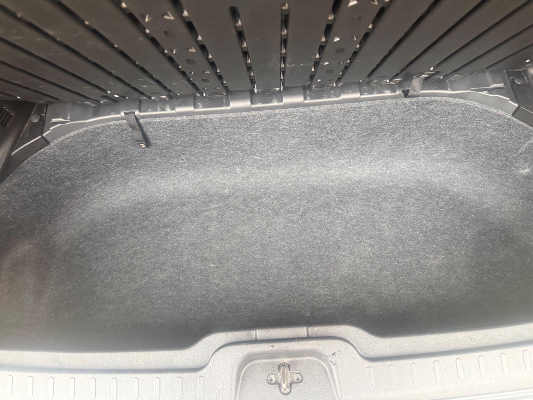 Nissan Serena - Image 9