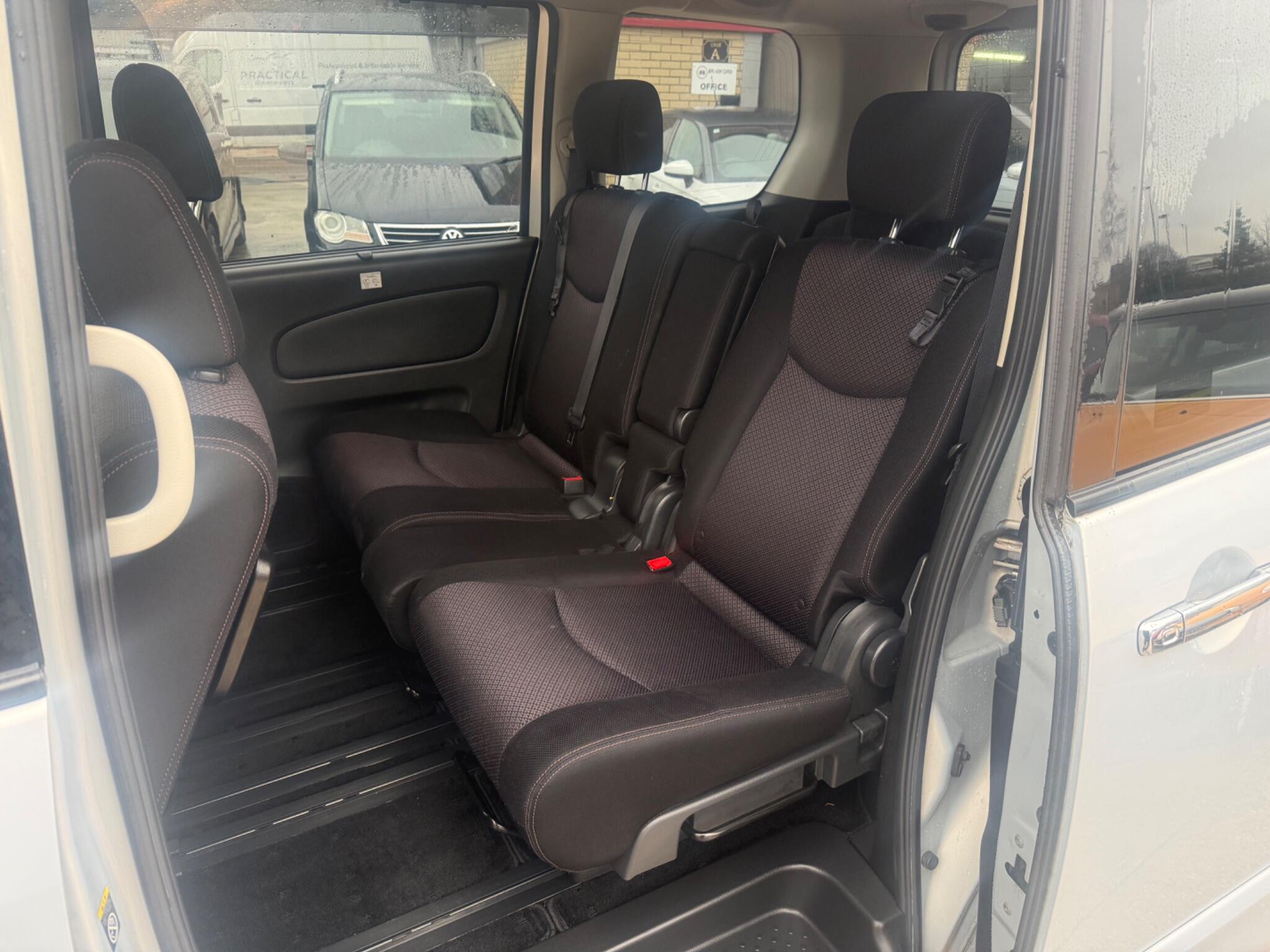 Nissan Serena - Image 11