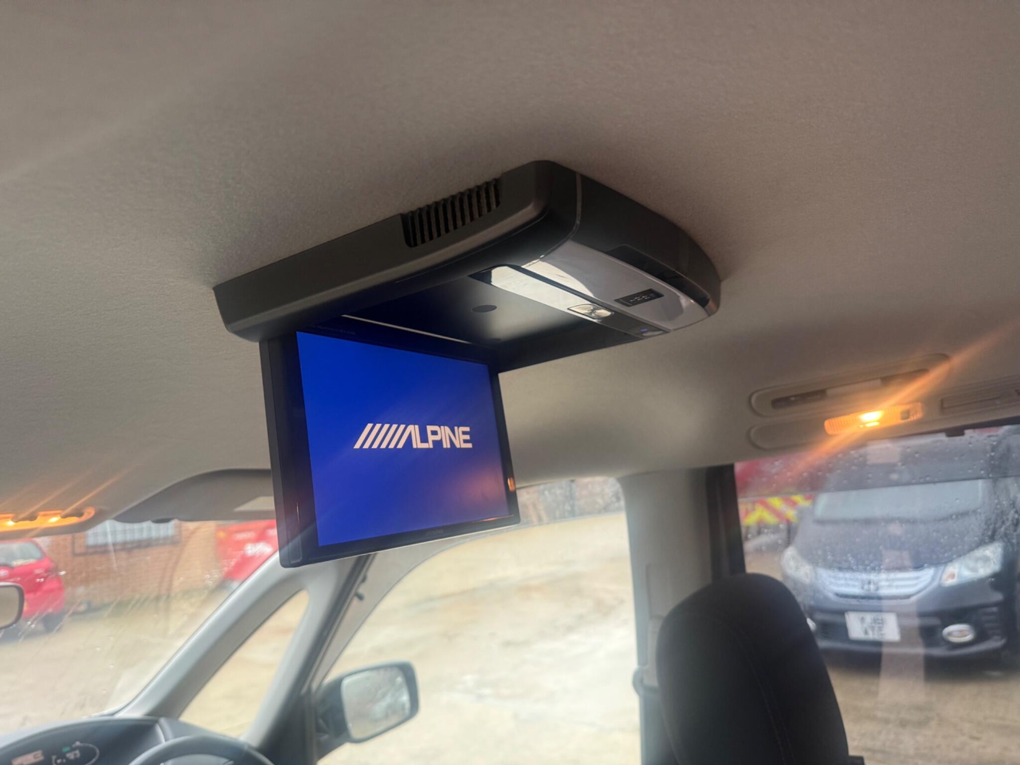 Nissan Serena - Image 13