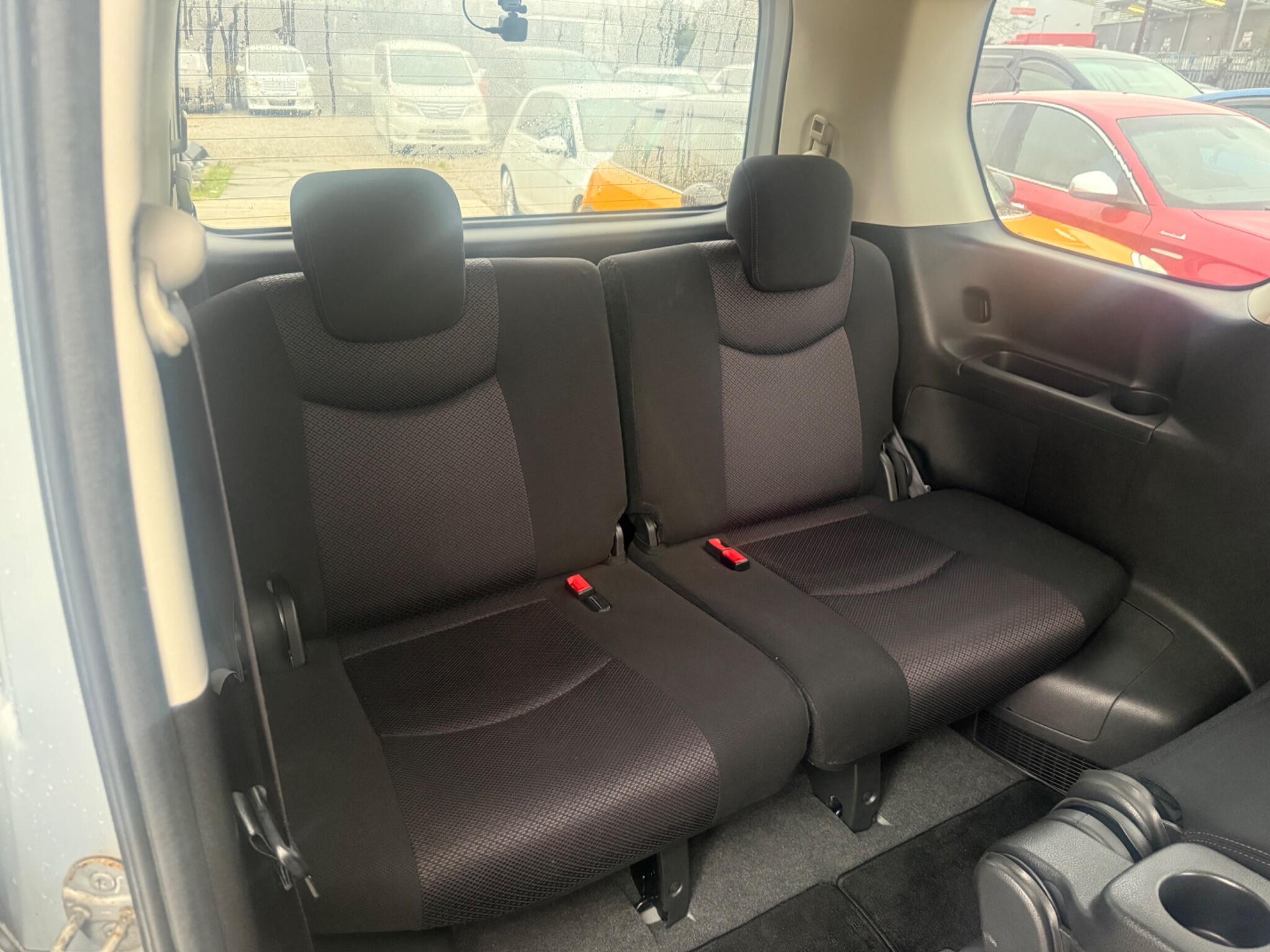 Nissan Serena - Image 15