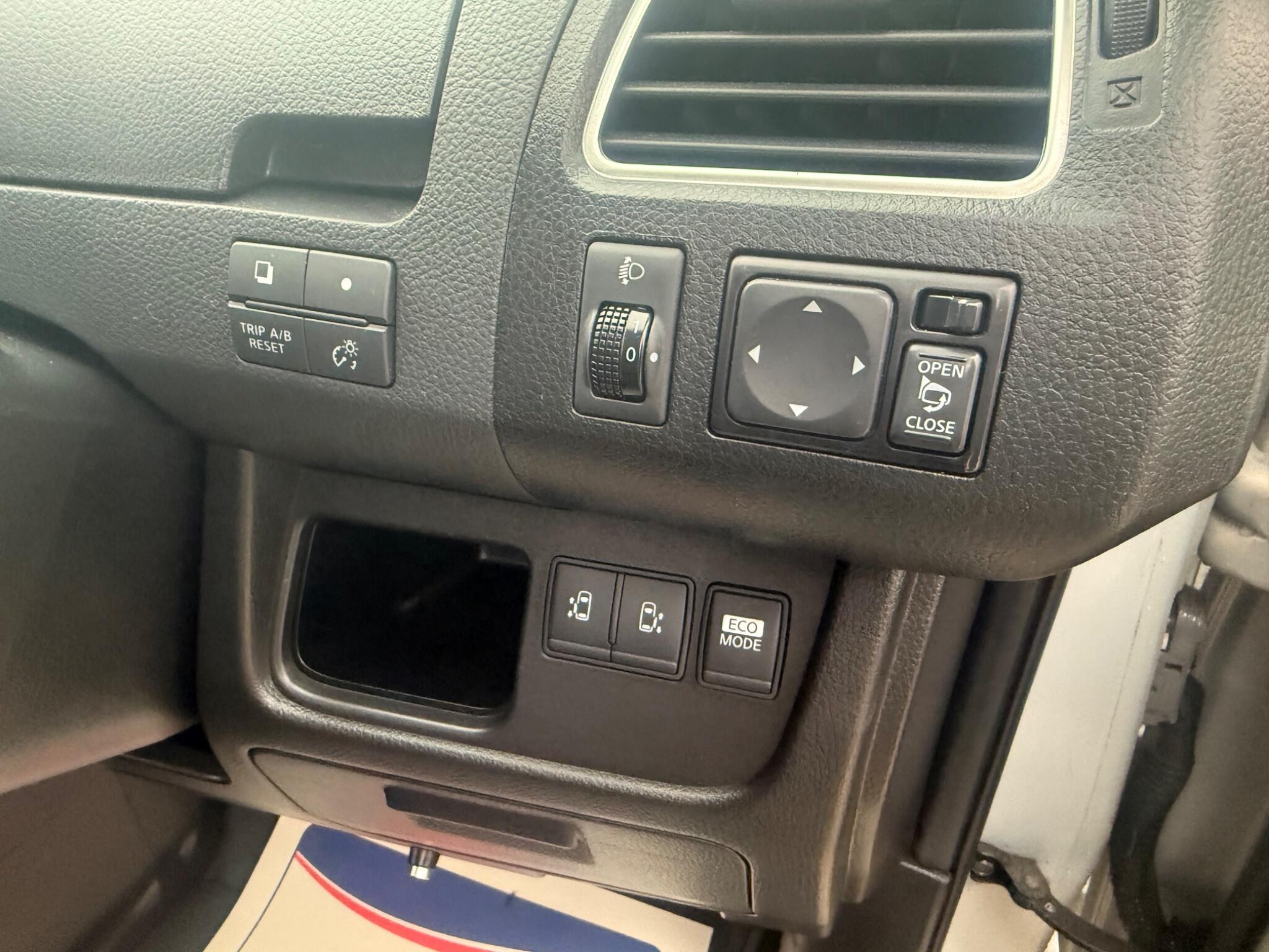 Nissan Serena - Image 20