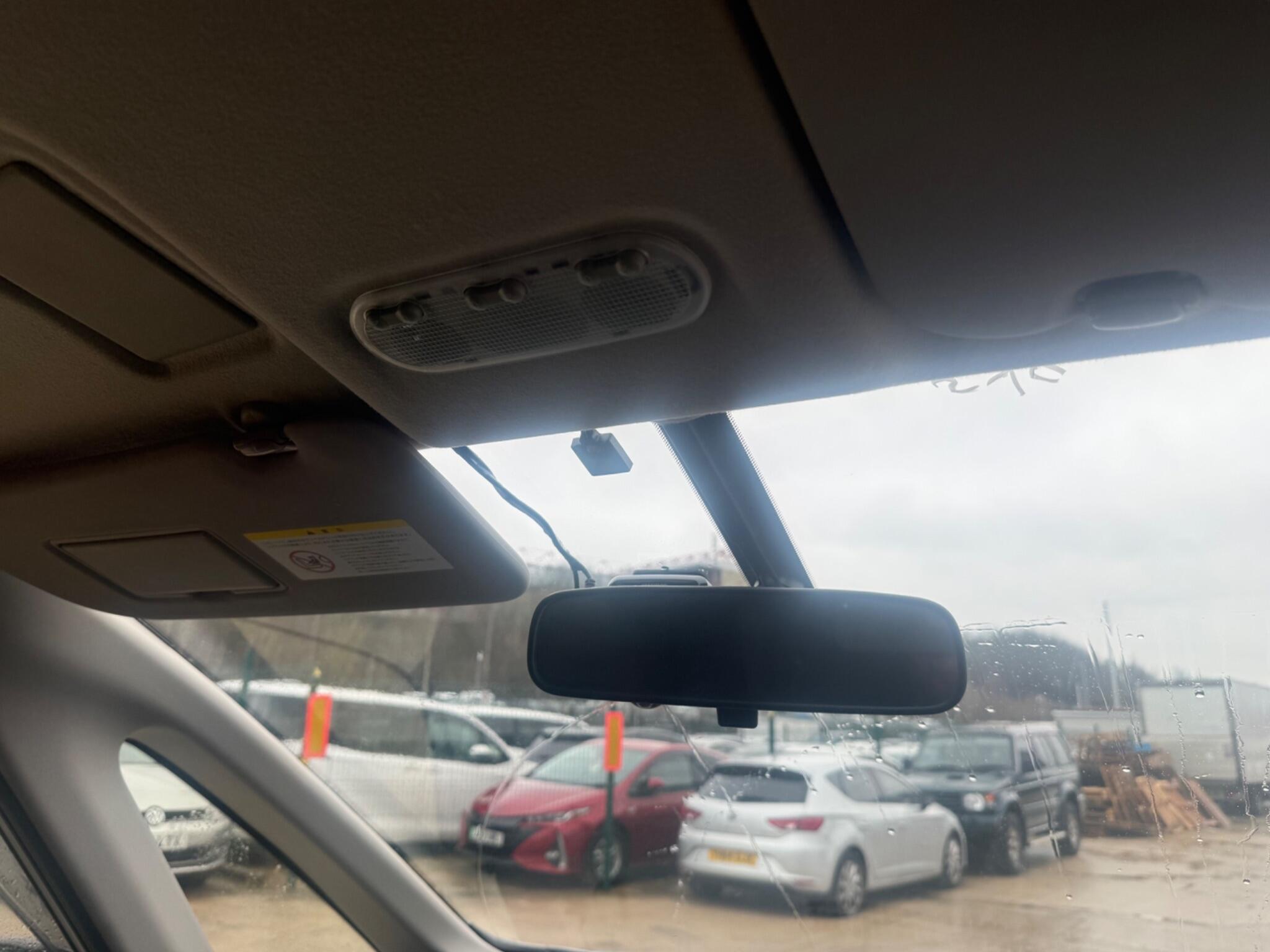 Nissan Serena - Image 21