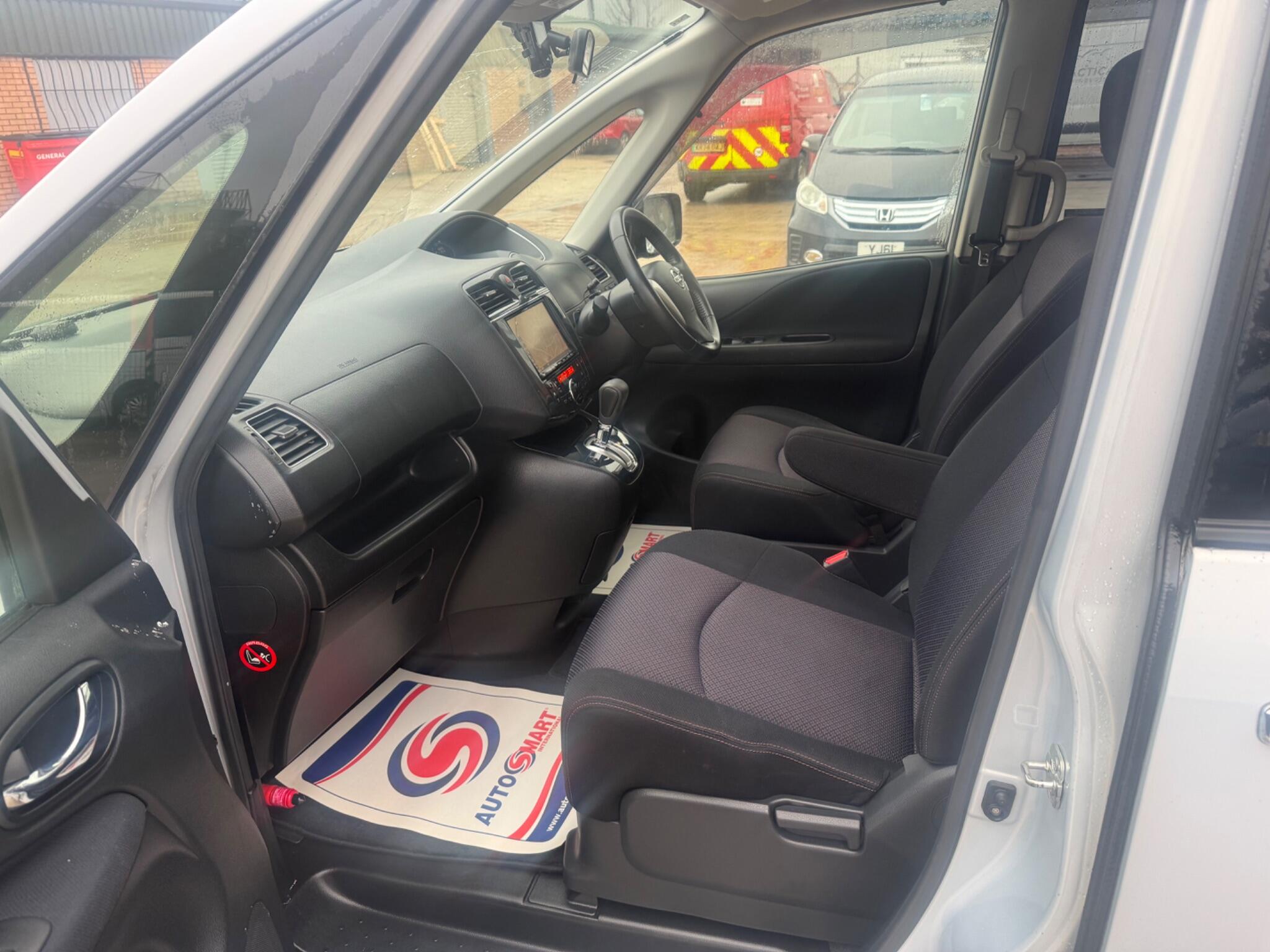 Nissan Serena - Image 28