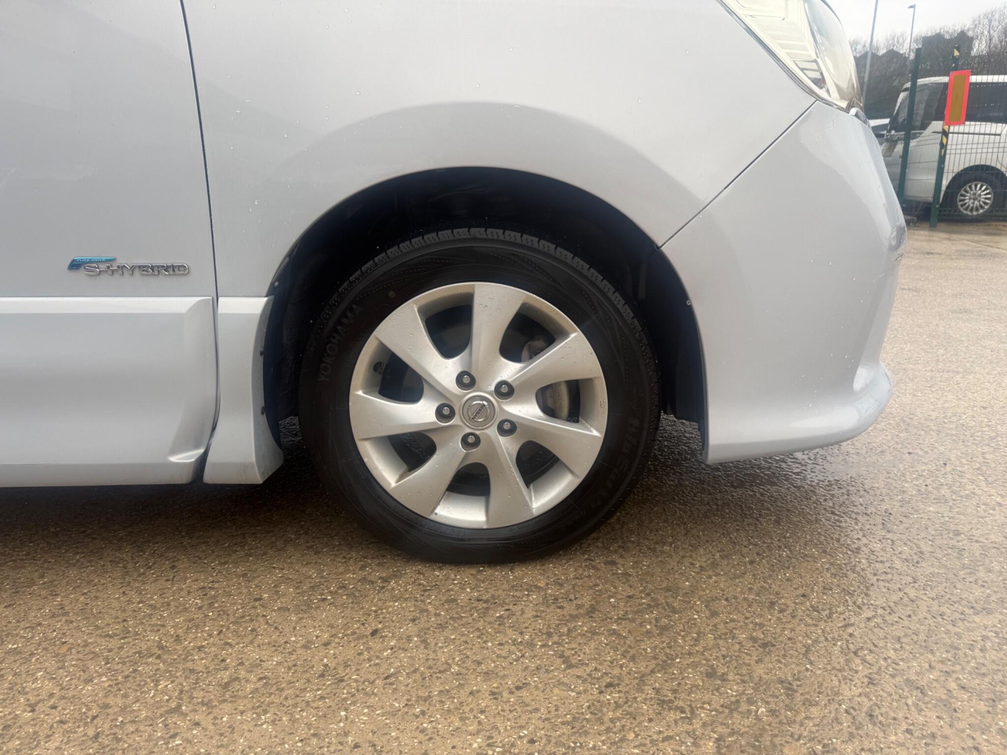 Nissan Serena - Image 31