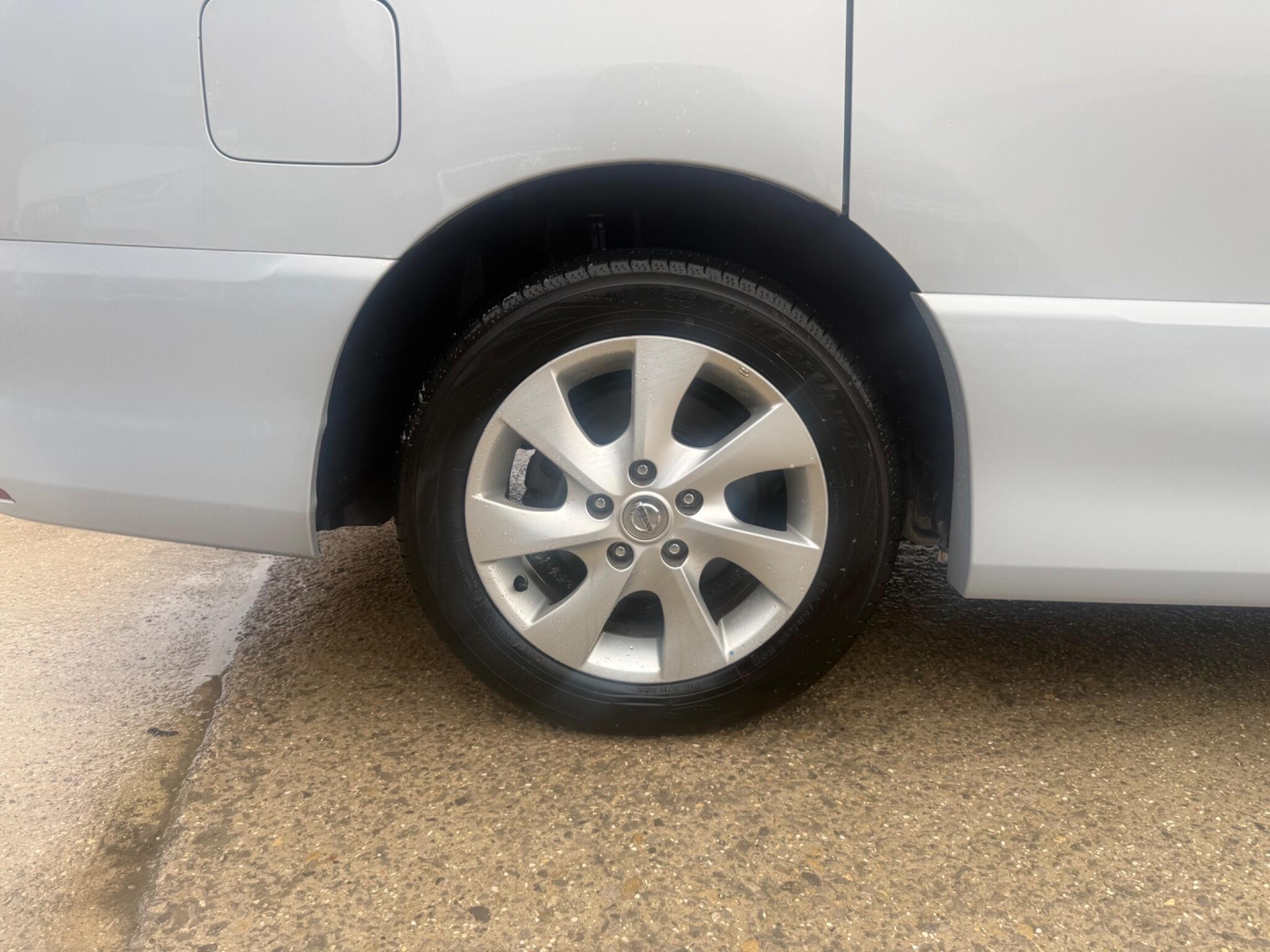 Nissan Serena - Image 32