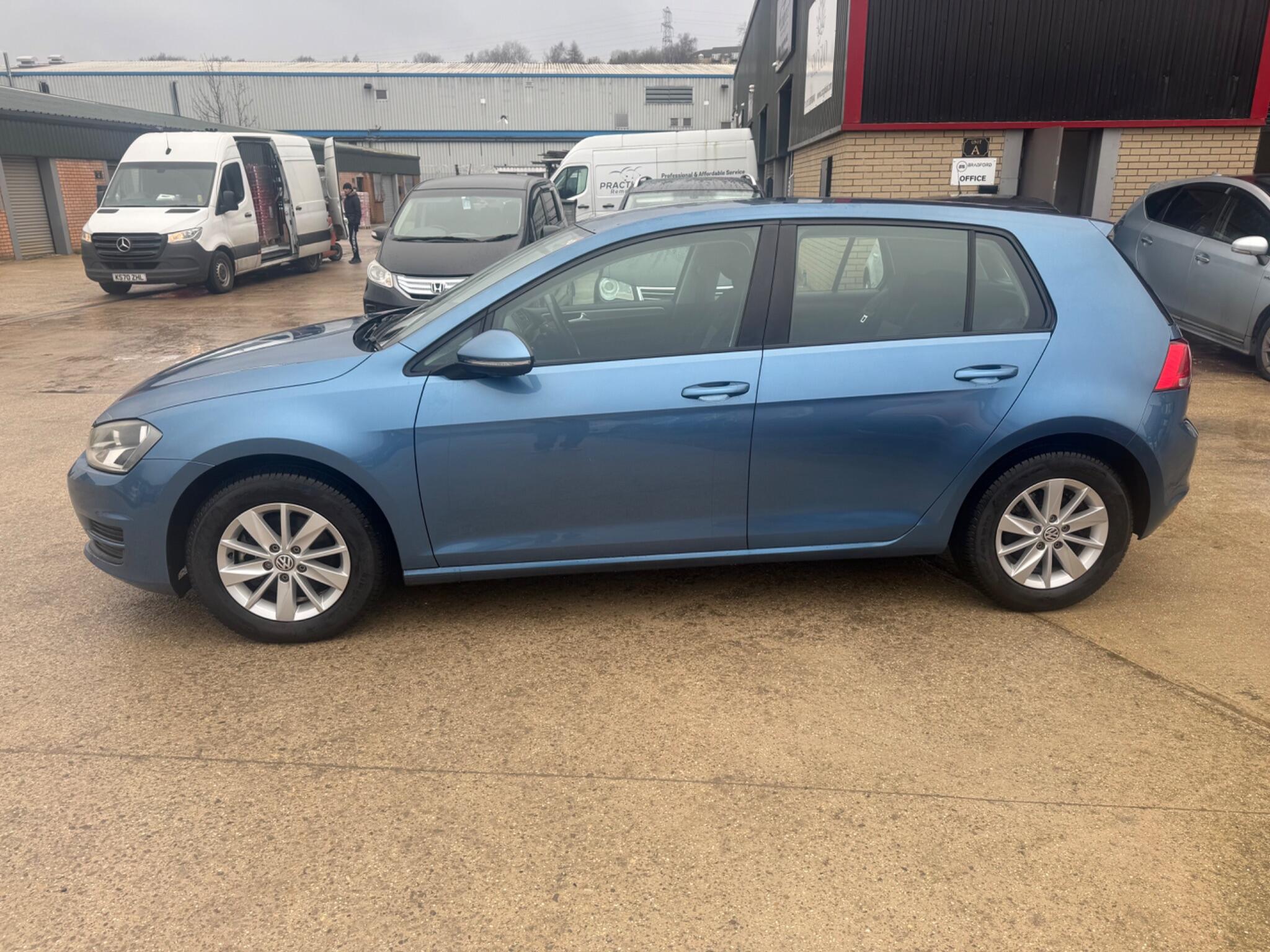 Volkswagen Golf - Image 4